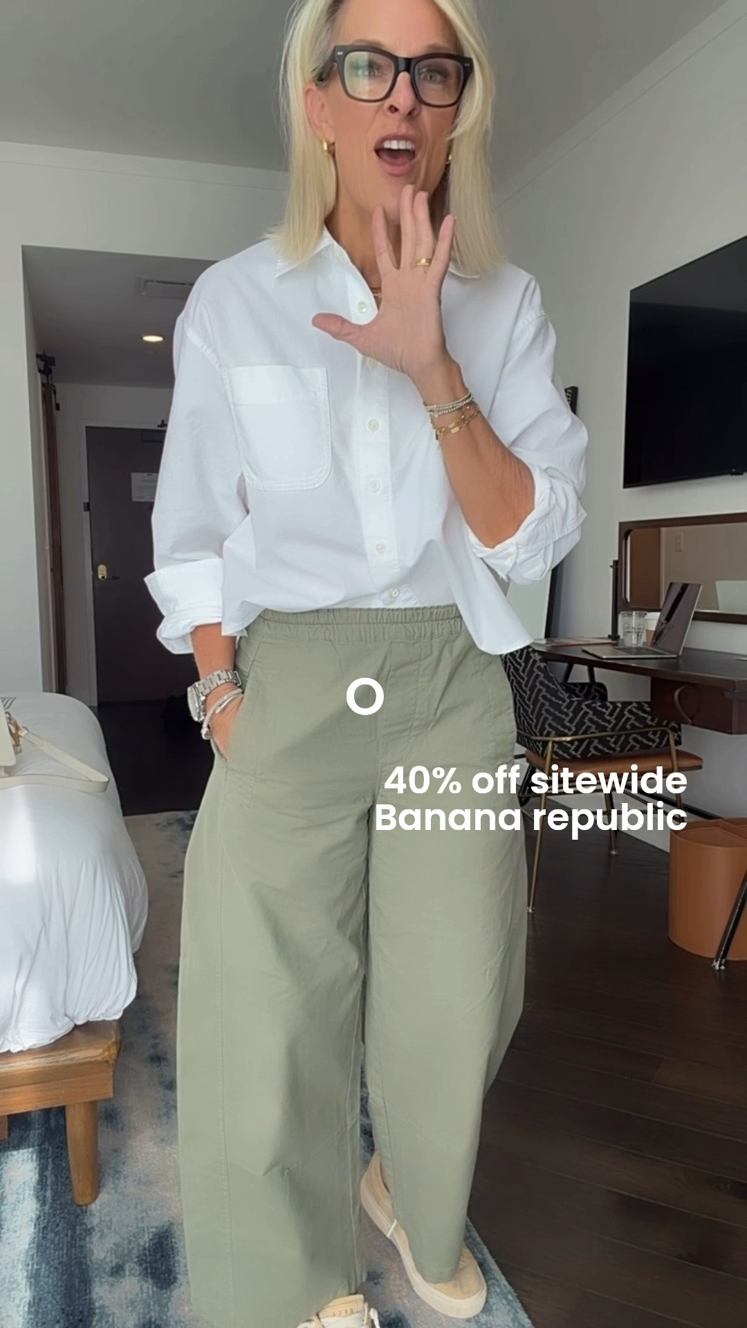Friends and family event at Banana Republic.
40% off any full priced order 

These pants are 10/10 
Sizing - wearing small 
￼￼￼

#LTKSaleAlert #LTKOver40 #LTKootd