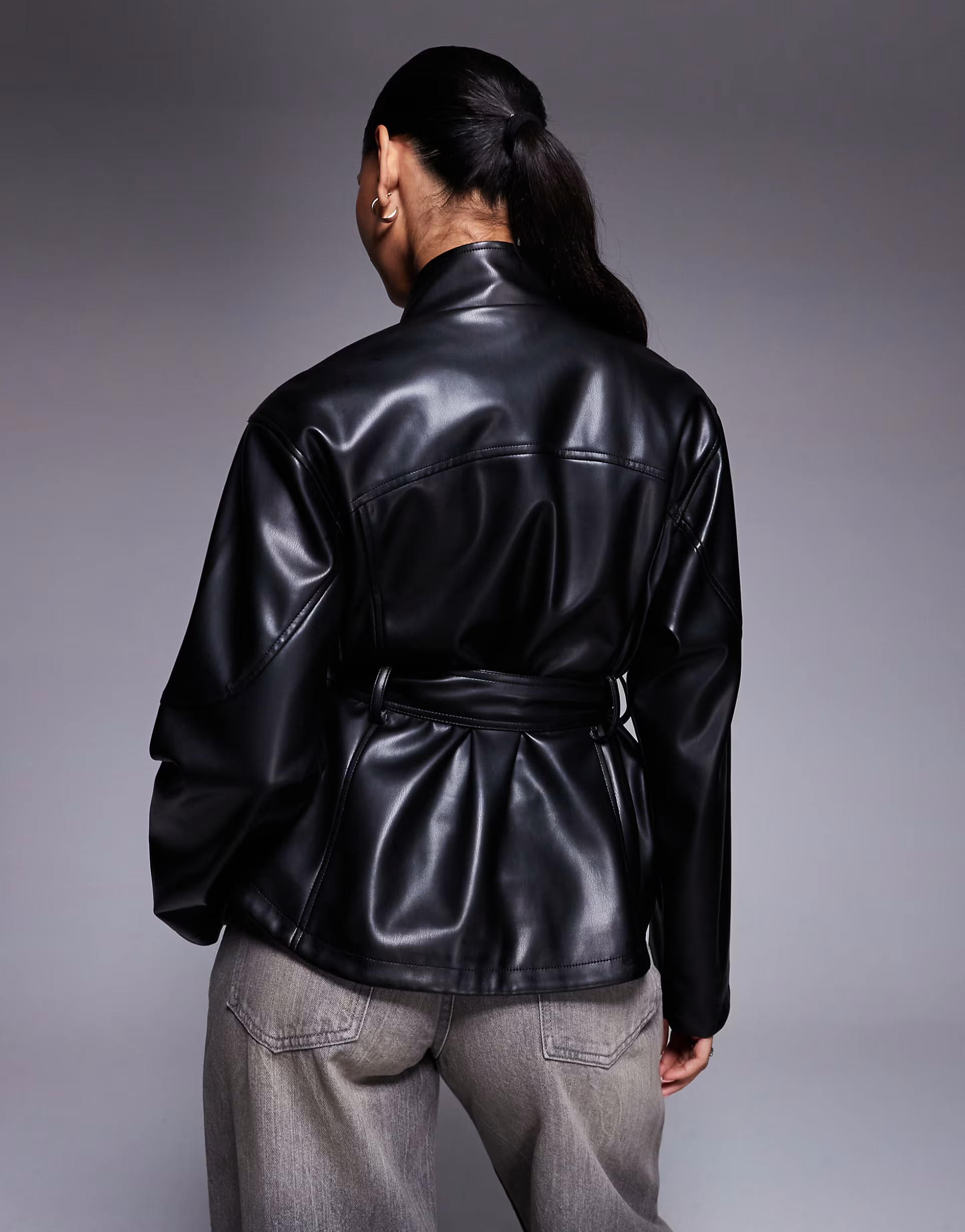 ASOS DESIGN – Jacke in schwarzer Lederoptik mit Ziernaht | ASOS (Global)