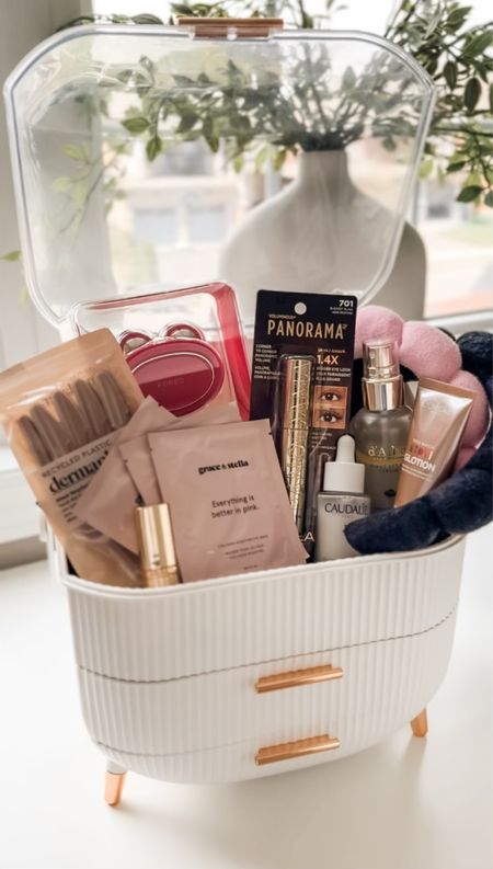 Cutest Mother’s Day gift idea!! 
A little gift basket made up of so many amazing beauty/skin care products! Put you could always fill it with anything you want!

I filled it with:

✨makeup organizer
✨foreo bear mini 2
✨kitsch dermaplaning tools
✨panorama mascara
✨d’Alba spray serum
✨spa headbands
✨grace&stella eye masks
✨caudalie vinoperfect
✨Lumi glotion
✨L’Oreal lippie

Use code: 30KARLA to save 30% off the foreo bear mini 2 on their site!🥰




Gift guide, Mother’s Day, self care gifts, makeup organizer, easy gifts, makeup, beauty must haves, affordable gifts, affordable beauty, luxury beauty, anti aging.

#LTKGiftGuide #LTKfindsunder50 #LTKfindsunder100