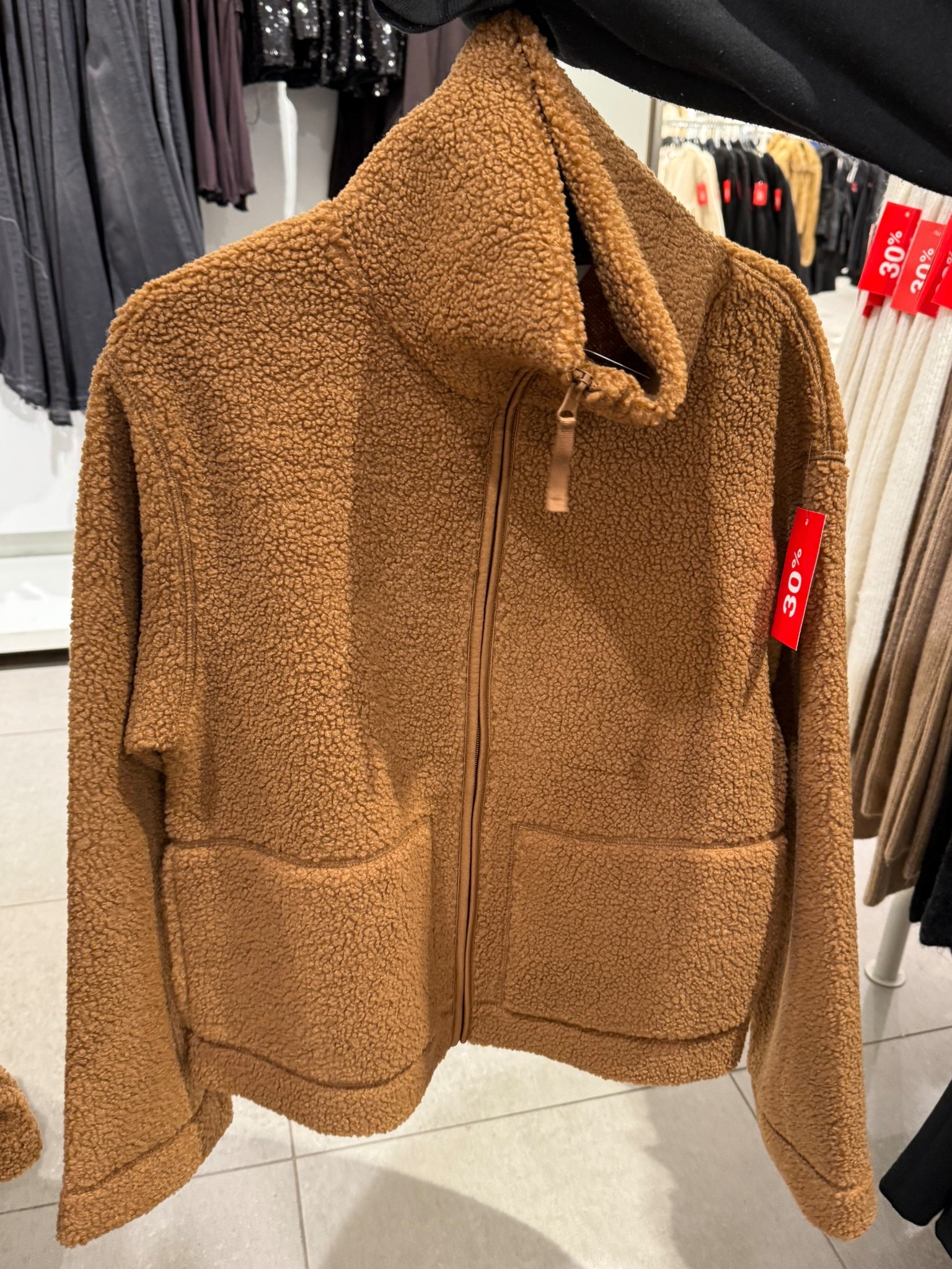 H&M outerwear/coats
H&M sale

#LTKFindsUnder100 #LTKCyberWeek #LTKSaleAlert