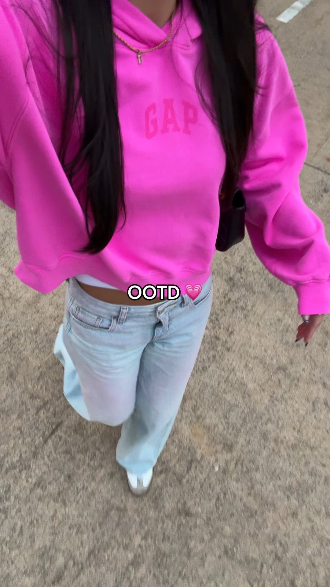 Obsessed with this gap sweatshirt 



#LTKSaleAlert #LTKSeasonal #LTKStyleTip