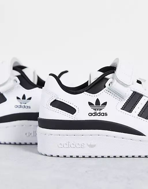 adidas Originals Forum low sneakers in white with black stripes | ASOS (Global)