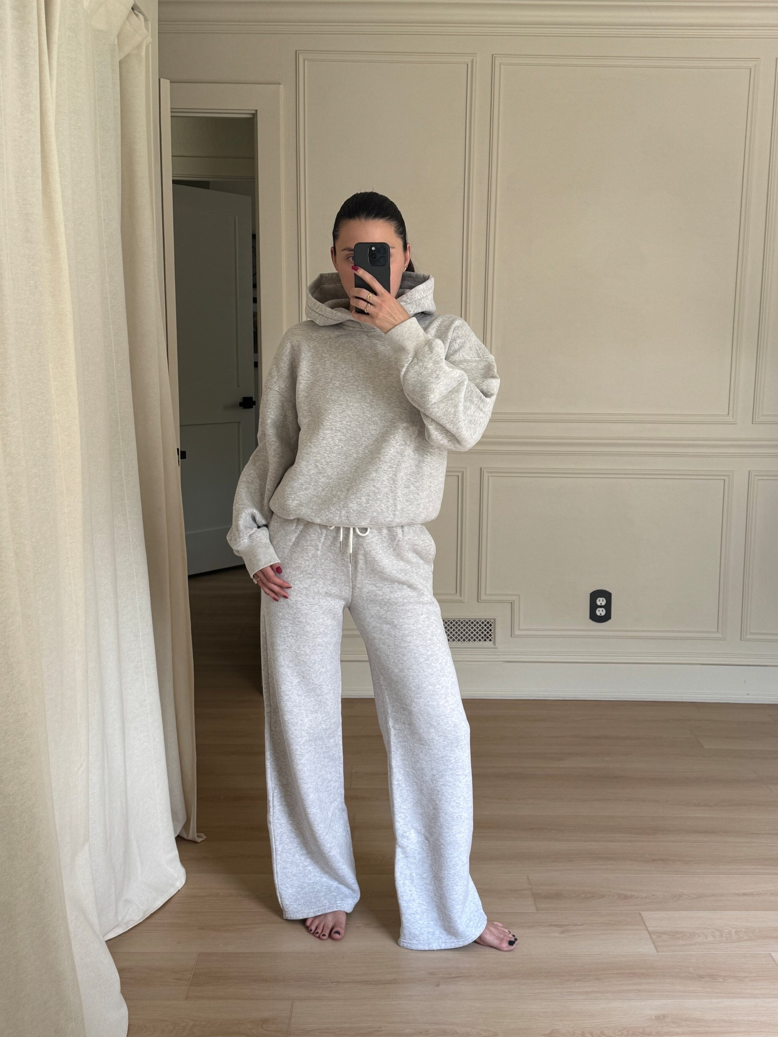 it’s taken me way too long to own a pair of wide legged sweatpants!! wearing an xs in the sweats and a small in the sweatshirt 

#Abercrombie #AbercrombieSale #AbercrombieSweats #GreySweats #GraySweatshirt #ChicLoungeWear 

#LTKFindsUnder100 #LTKSaleAlert #LTKFindsUnder50