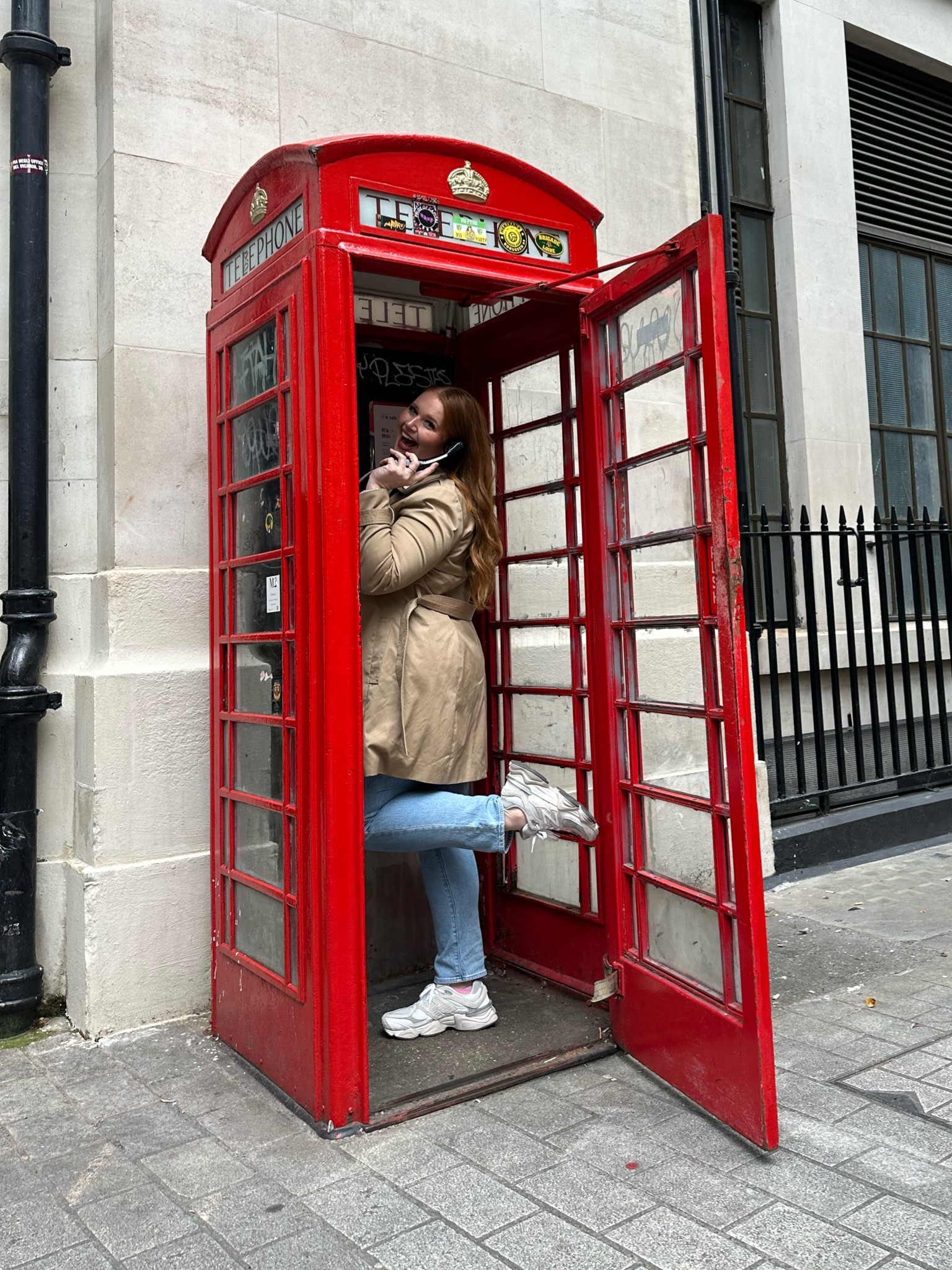 Cloudy days in London 🏴󠁧󠁢󠁥󠁮󠁧󠁿

My favorite trench coats for fall 

#LTKFallSale #LTKMidsize #LTKSeasonal