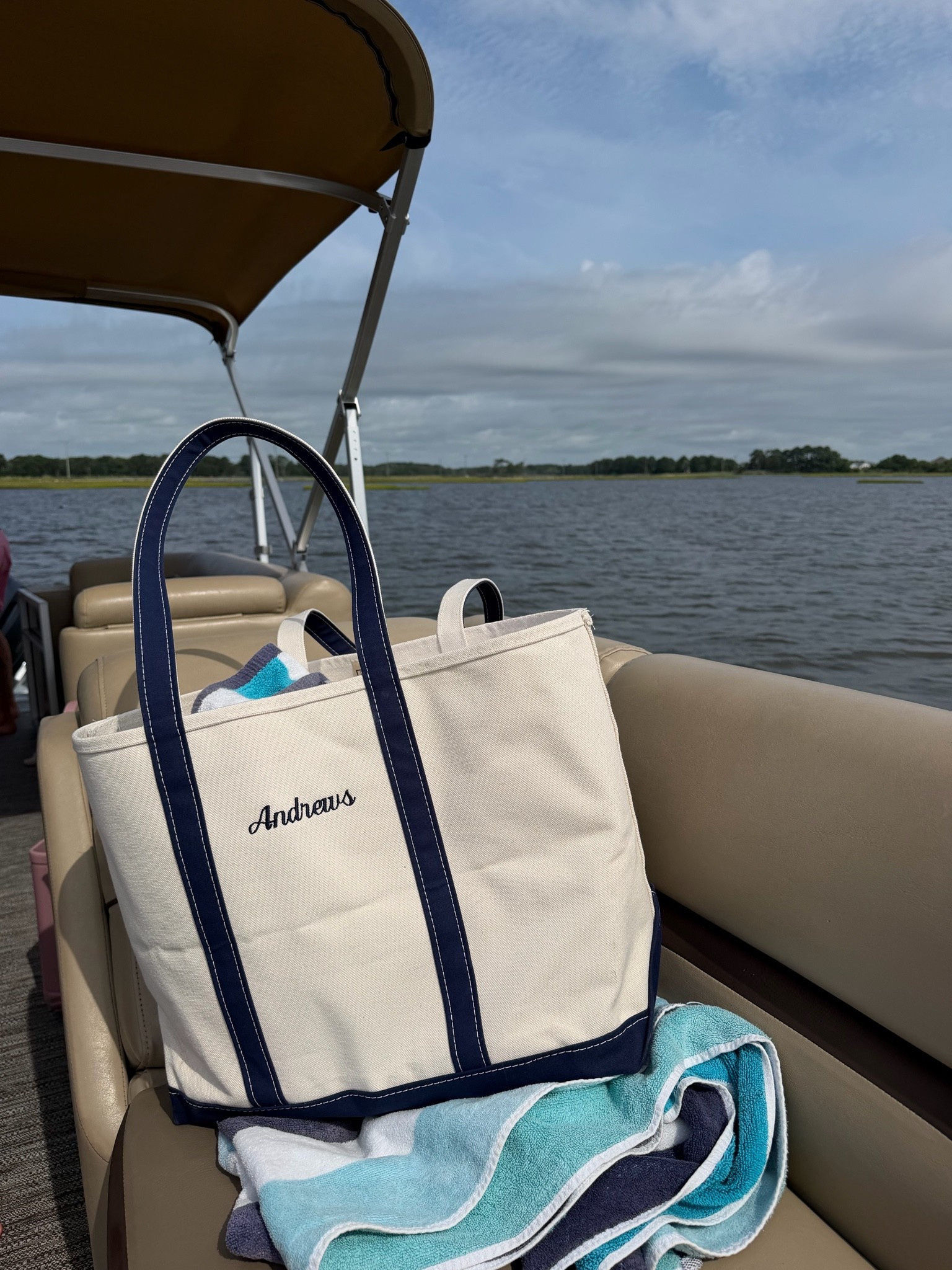 Boat tote size L with long handles

#LTKmomlife #LTKTravel #LTKSwim