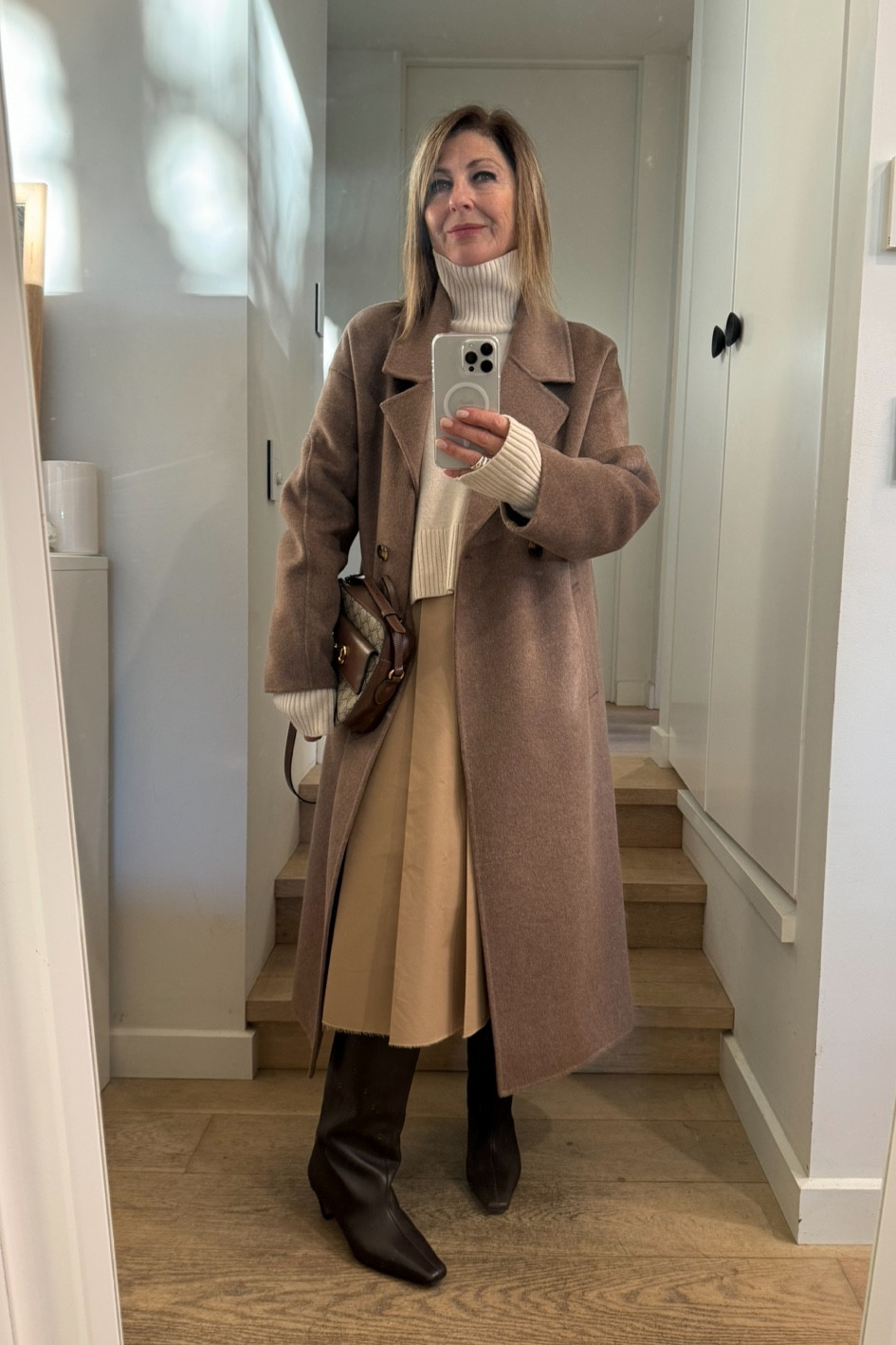 Layer up tones of neutrals & browns !
Nothing needs to match exactly, it’s about mixing up the different tones.
The fashion impact ? 
Comes from the new updated modern shapes (like an oversized coat & longer skirt) and new ways of styling.
Shop the look right here 👇

#LTKaustralia #LTKwinter #LTKstyletip