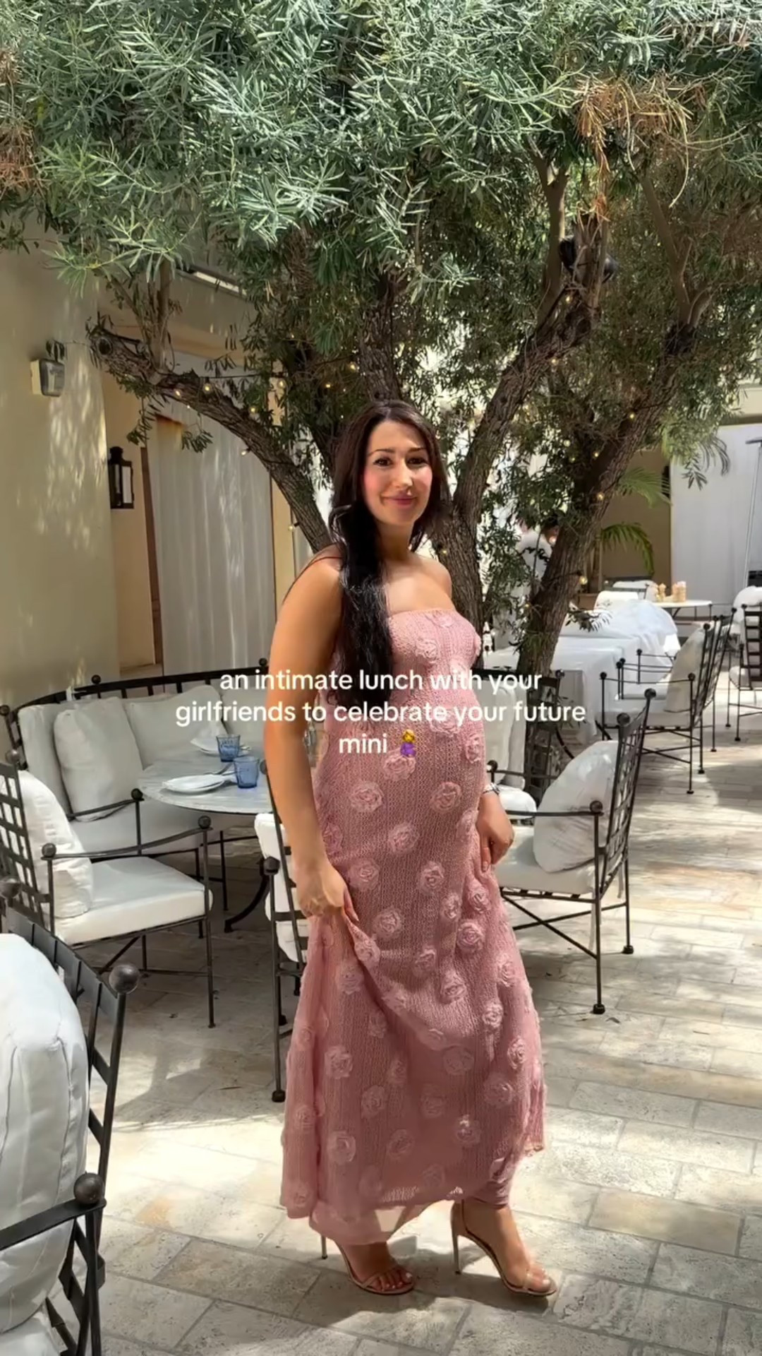 an intimate lunch with her future aunties ❤️

#sprinkle #babysprinkle #carahotel