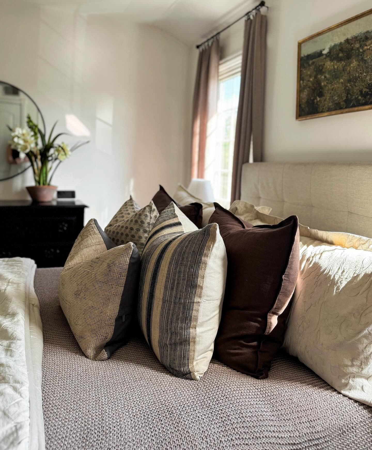 Our summer bedding ft. @levtexhome & @knobthornhome — my two go-to brands for the perfect textiles 🥰

To shop my bedding essentials, tap the link in my bio! 

#Bedding #Bedroom #Summer #FYP #Explore #Discover #Reels #Bed #BedroomInsp #VintageModern #VintageInspired #CoastalVibes #Summertime #LevtexHome