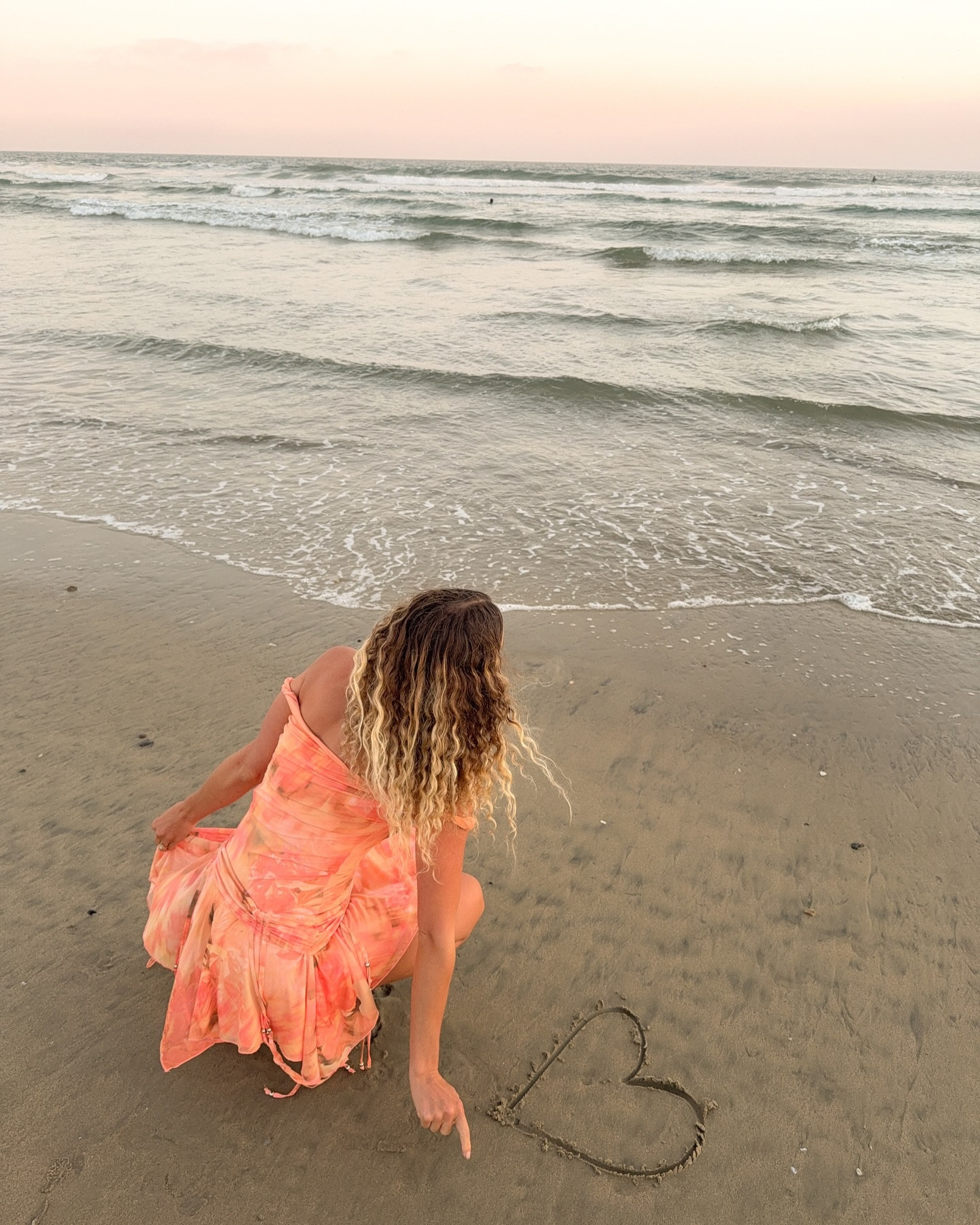you can find me where the waves are 🐚 🌊 @peppermayo #peppermayo