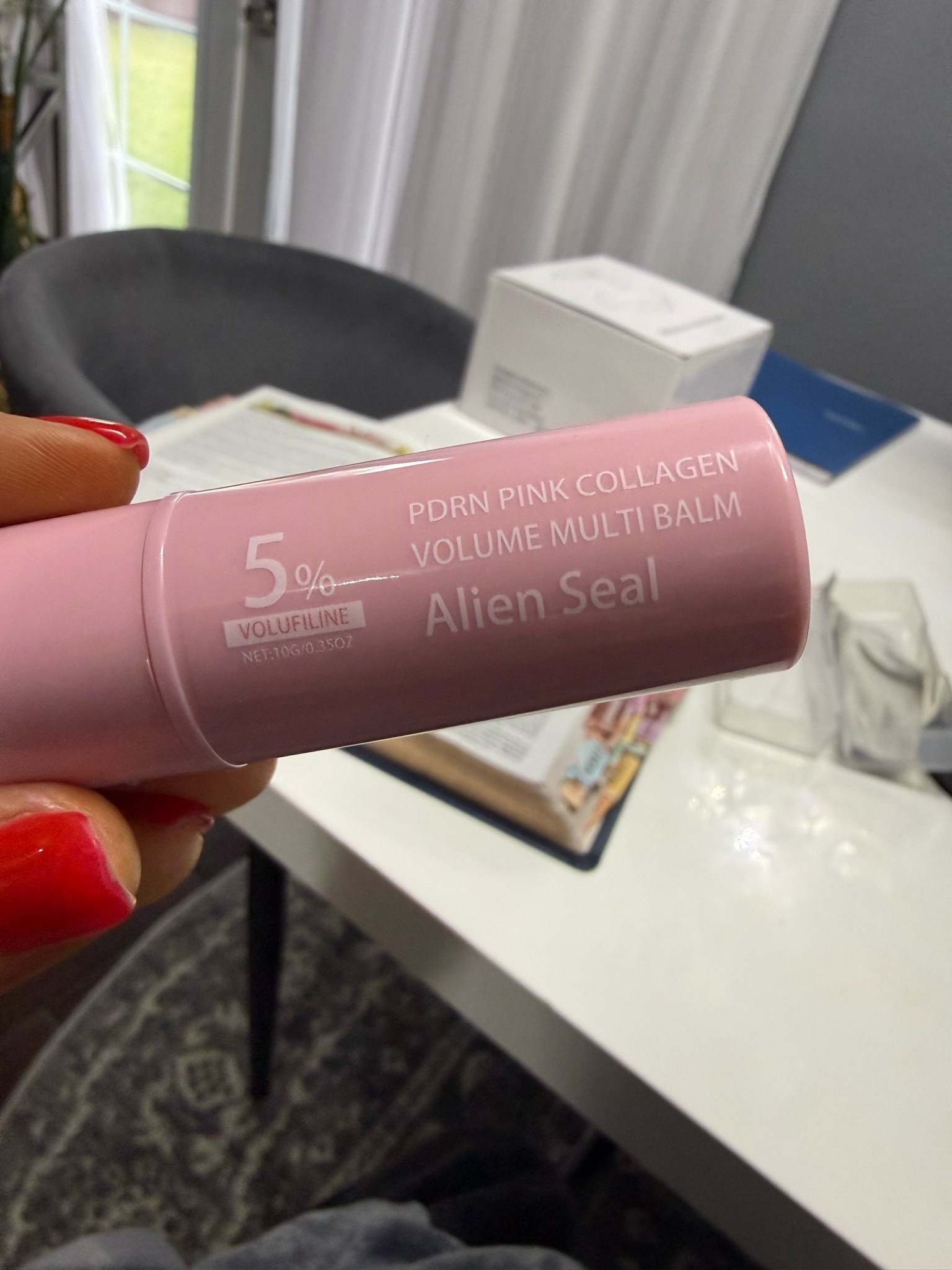 POV: you try one little K-beauty product “for fun”… and suddenly your skin starts acting expensive 💅✨

This little pink stick has been living in my bag lately 👀
Collagen + PDRN + Volufiline? YES PLEASE.

I’ve been using it on:
✨ smile lines
✨ lips
✨ under makeup for glow
✨ dry spots
✨ that “I’m tired but pretending I’m not” area 😂

It gives that juicy, healthy, glass-skin look without feeling greasy. Luxury skincare energy… without the luxury meltdown at checkout 🙃

#AlienSeal #volufiline #kbeauty #glassskin #skinglow #skincare

#LTKBeauty #LTKselfcare #LTKgrwm