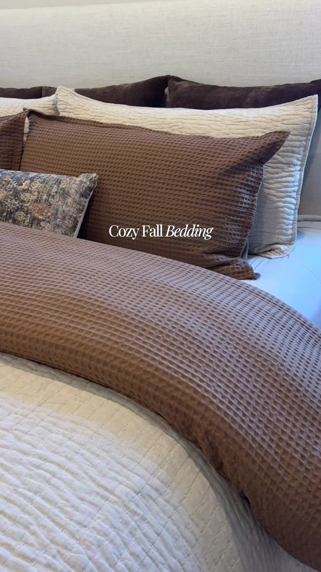 This is your sign to get chocolate bedding for fall 🤎🍂