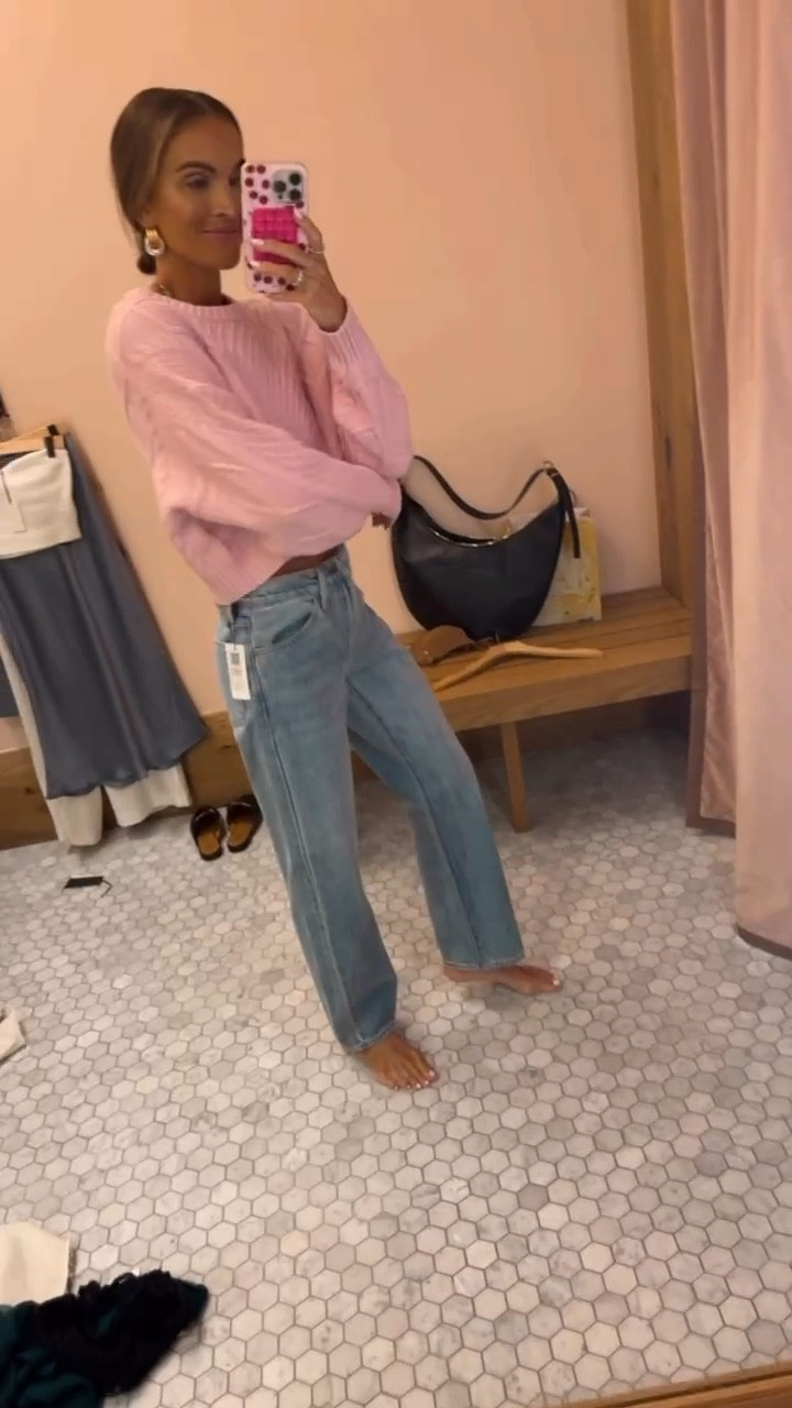 prettiest pink cable knit sweater! 💗 such a fun fall piece!🍂 runs tts 


#sweater #falloutfit #jeans #aritzia

#LTKStyleTip