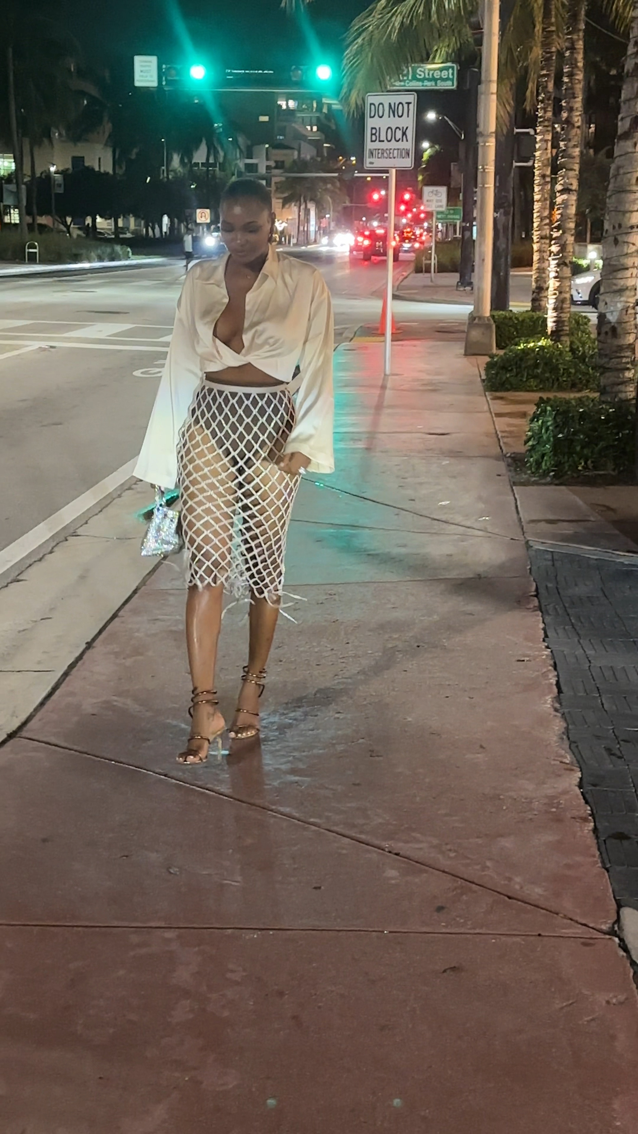 Skirt and Top : H&M 
Bag and Earrings : See below




#LTKfashion

#LTKfindsunder50 #LTKfindsunder100 #LTKVideo