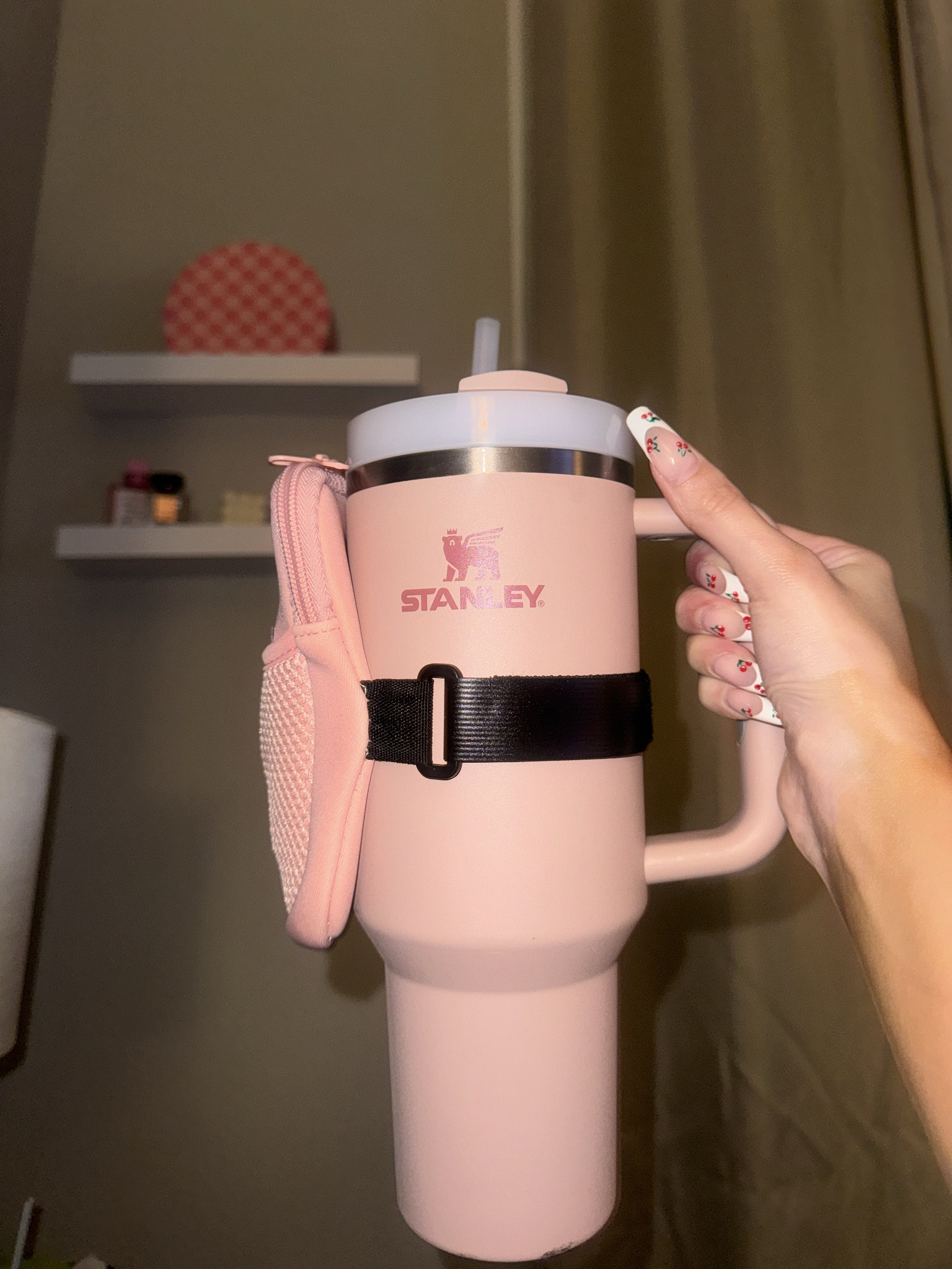 I jumped on the hype of getting a bag accessory for my stanley cup 🙌🏻💗

I thought it was silly at first but actually this is genuis! It holds my cards, Burts Bee’s lip balm, a hair band, and my Touchland Velvet Peach hand spray. I’m obsessed! Not only is it cute but it is functional!! 🙌🏻

#stanley #stanleyaccessory #stanleycup #waterbottle #cup #stanleycup #fyp #summer 