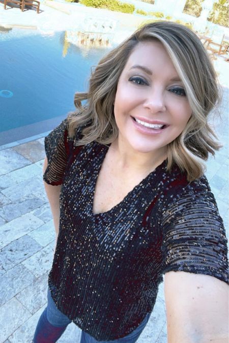 Made it home from Arizona! 😢 

50% OFF my sequin top! It’s selling fast! I’m not surprised because it would be perfect for New Year’s! I’m wearing a small

Use code: YAY

Xo, Brooke

#LTKsalealert #LTKstyletip #LTKGiftGuide