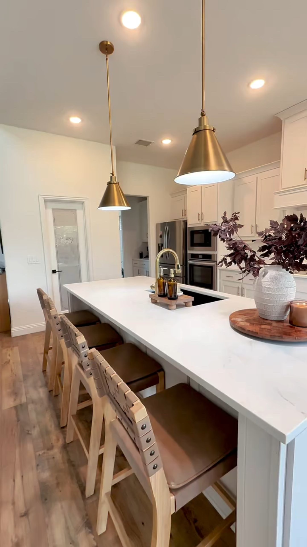 Still can get over this transformation ❤️

It’s like so bright and I love it!! 

#HomeDecor #homedesign #homedesign #homemaker #kitchendesign #kitchentransformation #kitchenrenovation #kitchenremodel #kitchenstyling #kitchendecor #kitchenhacks