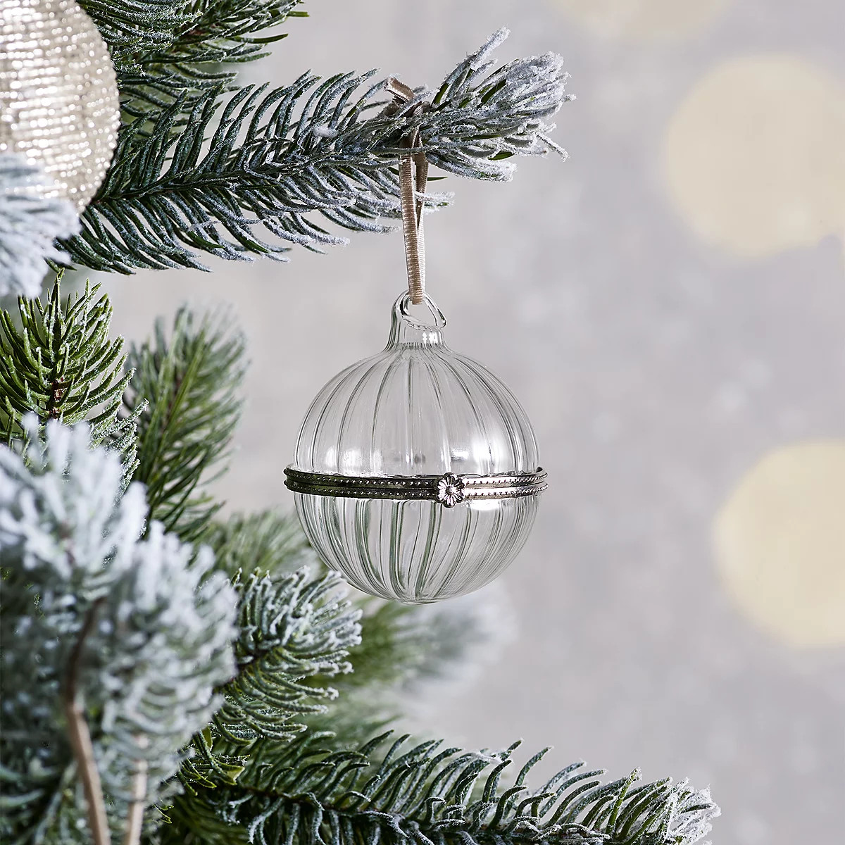 Ribbed Memory Bauble – 6cm | The White Company UK & ROW