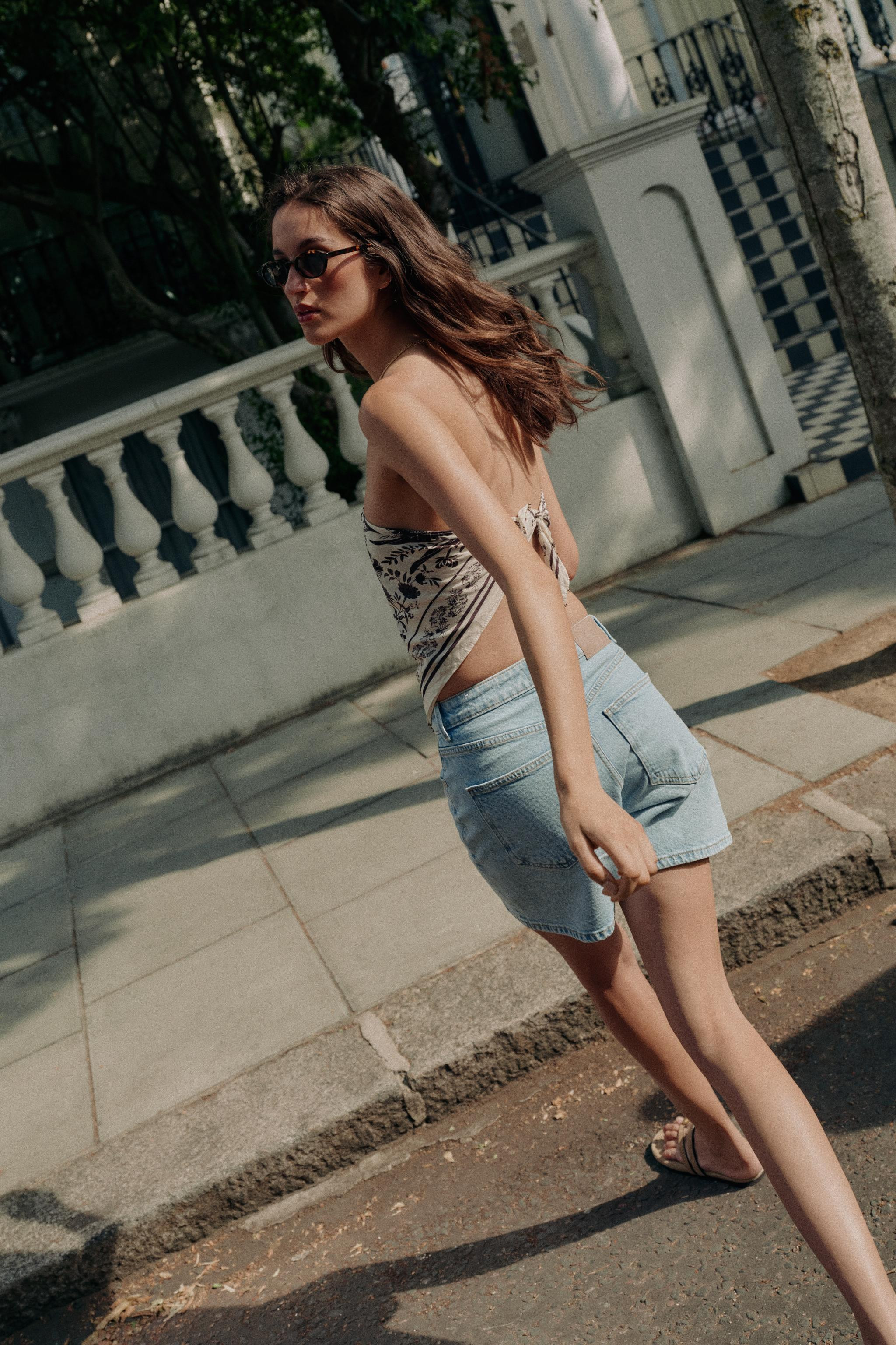HIGH-WAIST - MOM FIT - COMFORTHigh-waist shorts with five pockets and a zip fly and button fasten... | Zara UK