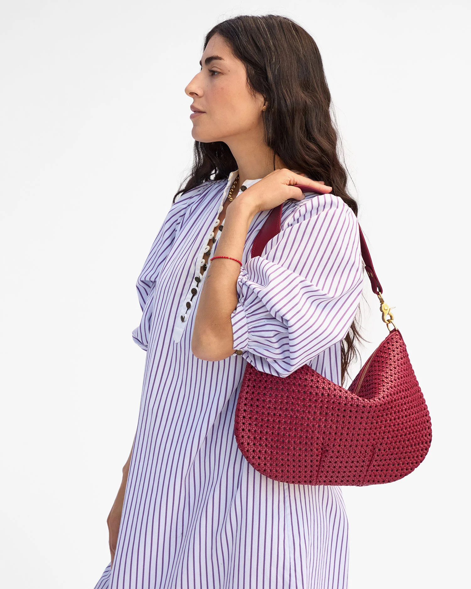 Moyen Messenger | Clare V.