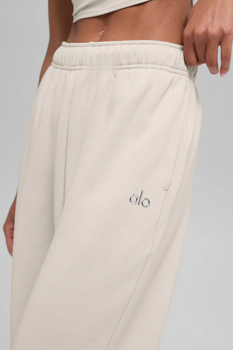 Accolade Straight Leg Sweatpant | Alo Yoga (US)