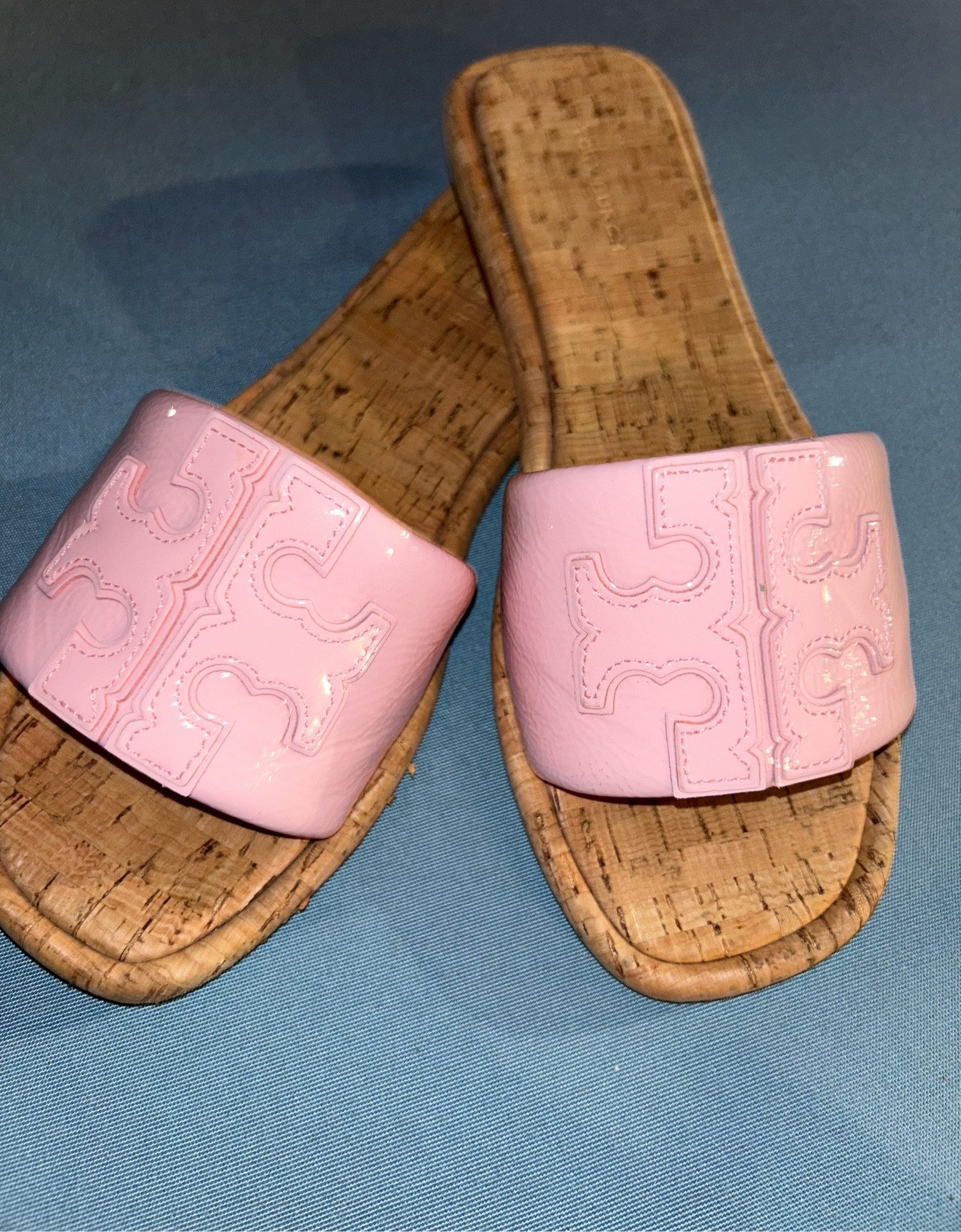 My favorite Tory Burch sandals ever!! I love the pink! 💓
