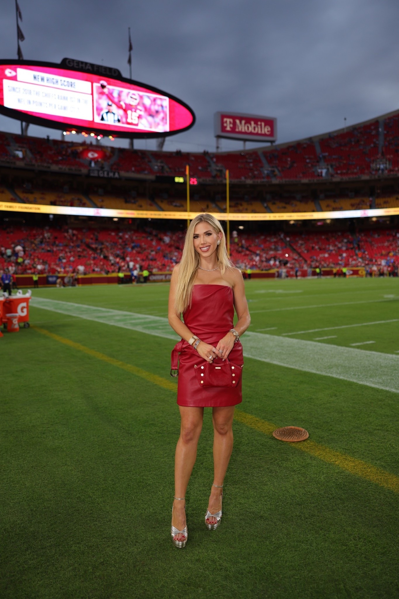Lights on the field, faith in the journey, fire in the heart — it’s game day! 🏟️🏈❤️‍🔥

#Chiefs #ChiefsKingdom #NFL #Football 

#LTKBeauty #LTKStyleTip #LTKSeasonal