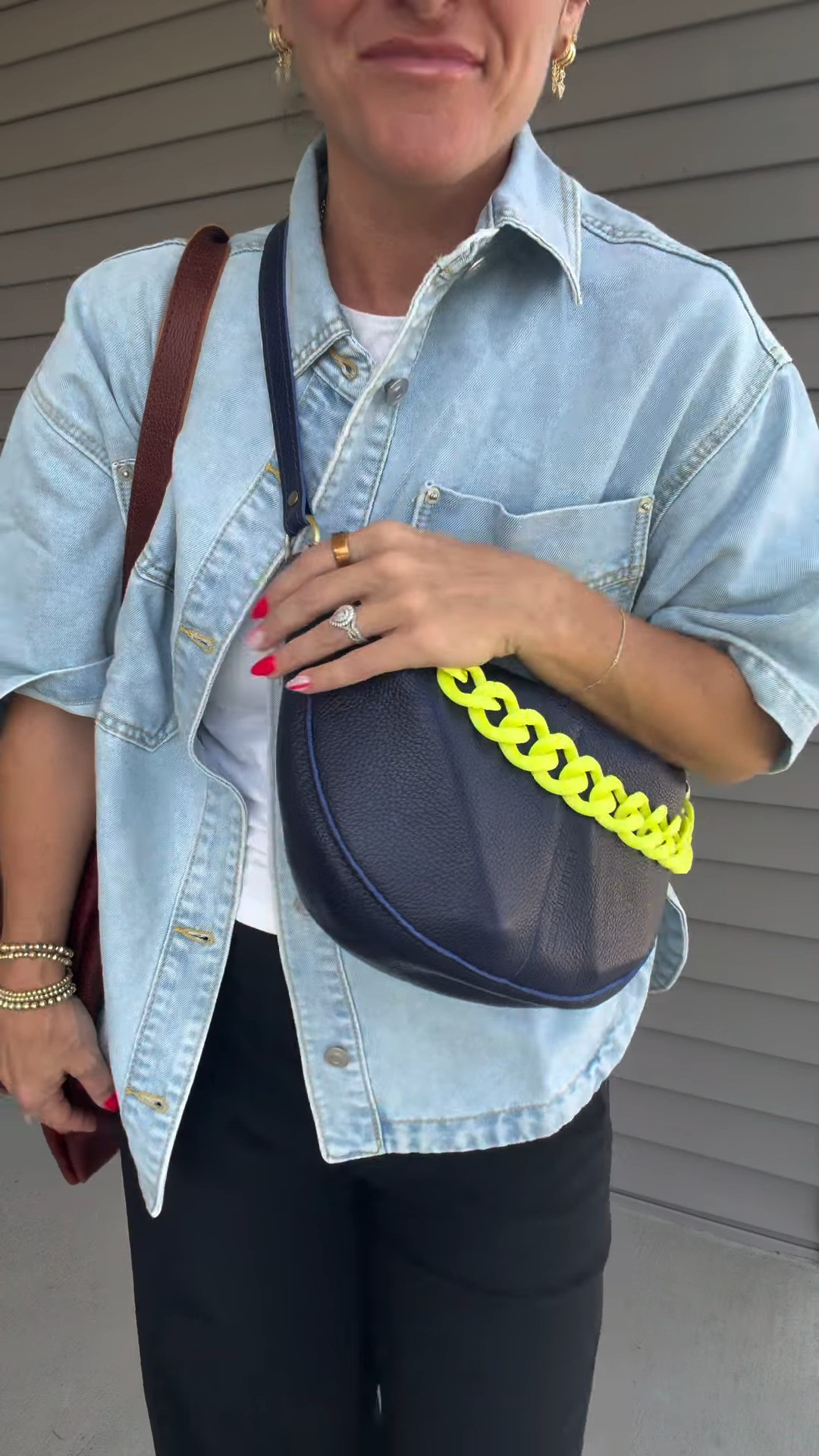 Okay listen closely, you’re gonna need at least two pairs of these pants. Annnnd I still can’t get over the quality of these @portlandleather bags!

Use code JUSTAKEYATHEART for my @shopheyjune earrings!

#PLGPartner #LoveMyLeather #teacherootd 

 #LTKootd #LTKOver40 #LTKWorkwear