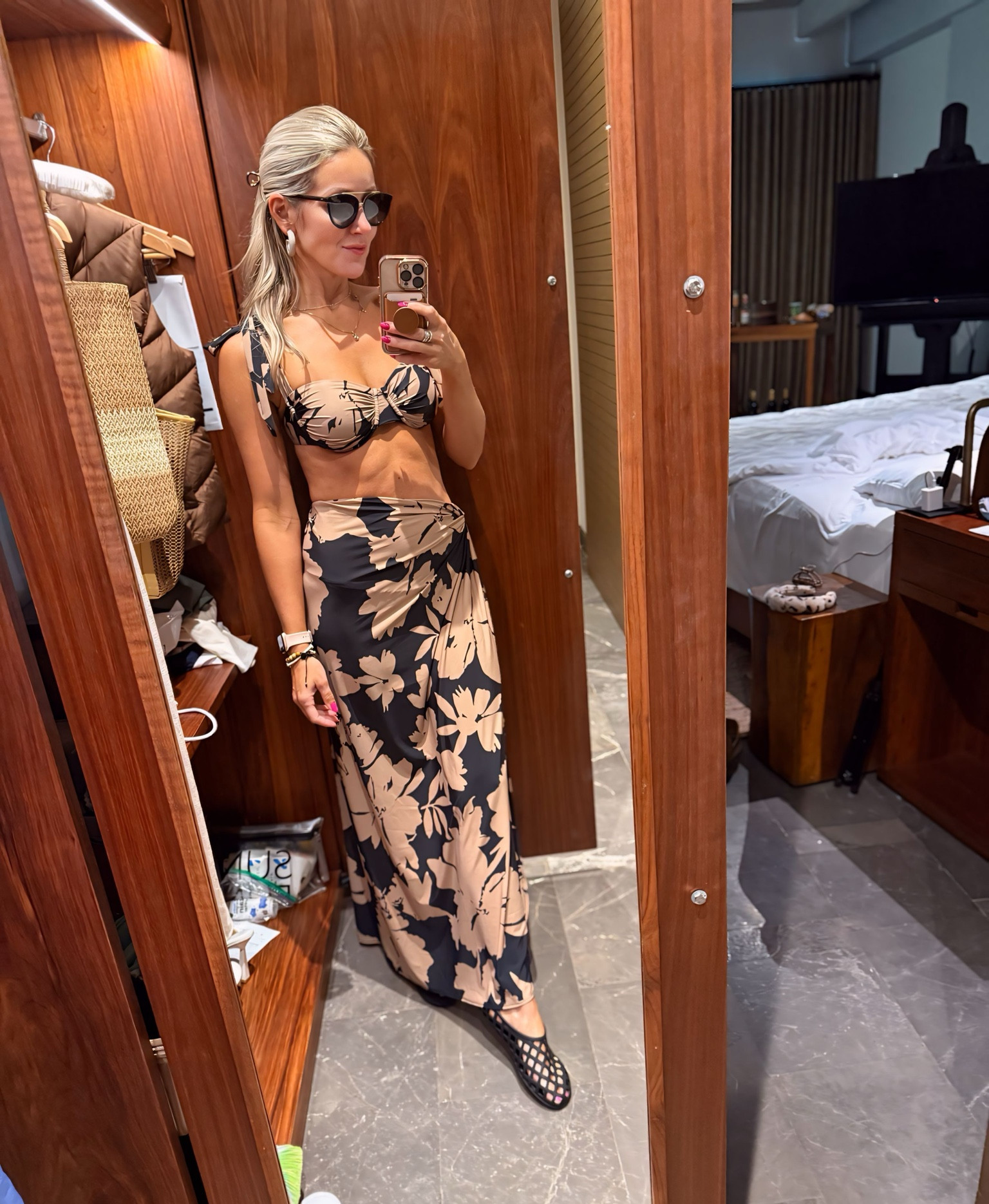 Resort wear
Swim wear
Matching suit
Water shoes
Jelly shoes
Vacationn
