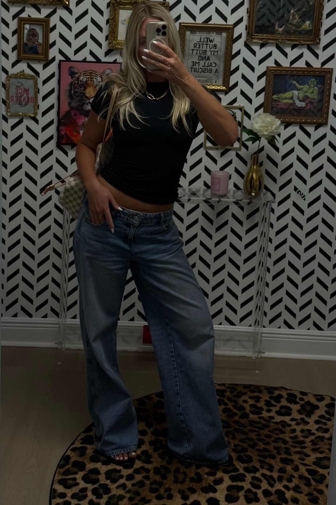 Cute casual outfit with lowrise jeans 

#LTKgrwm #LTKootd #LTKselfcare