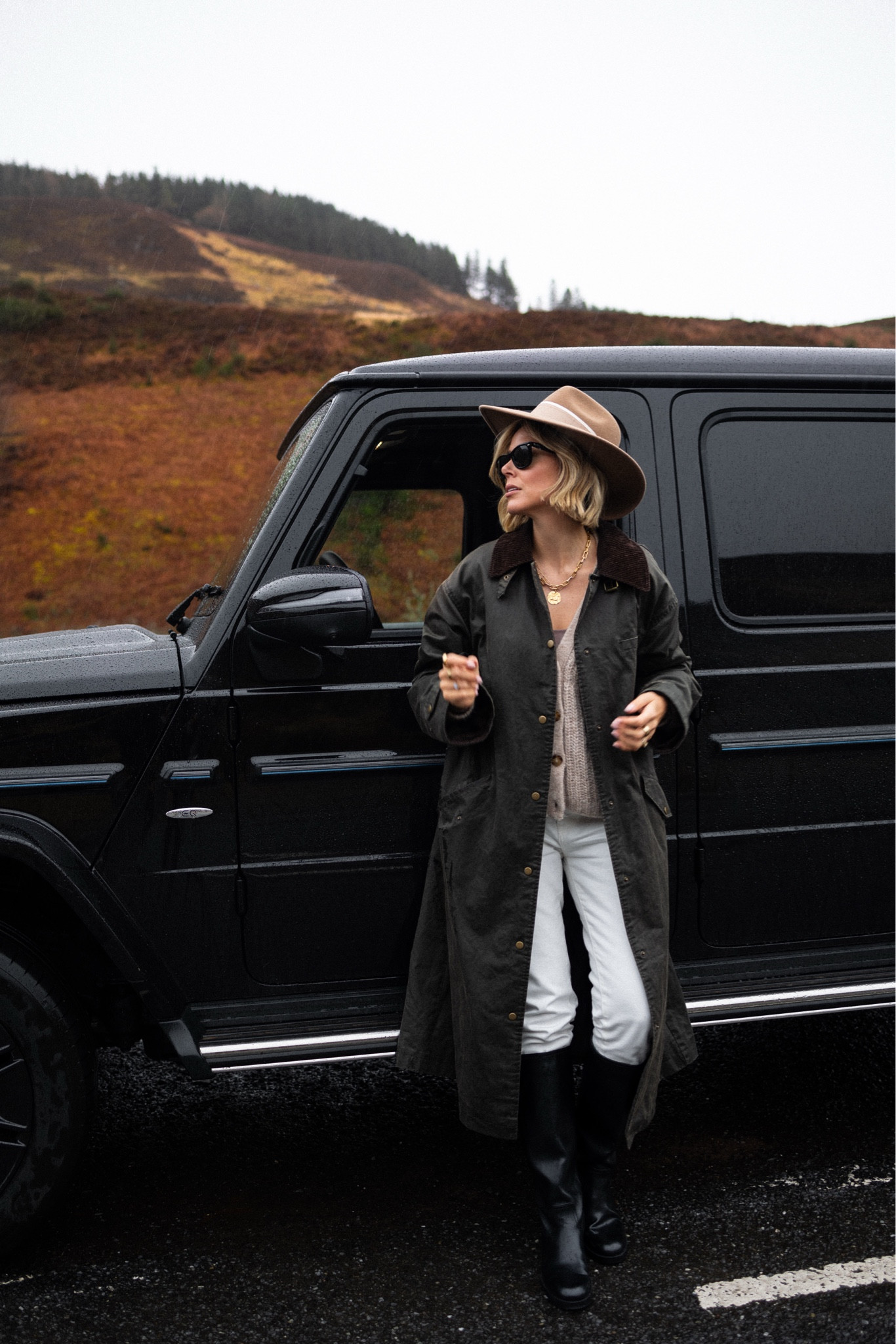 Wax jacket
White jeans 
Knee high boots 
Old money 
Country aesthetic 

#LTKuk #LTKeurope