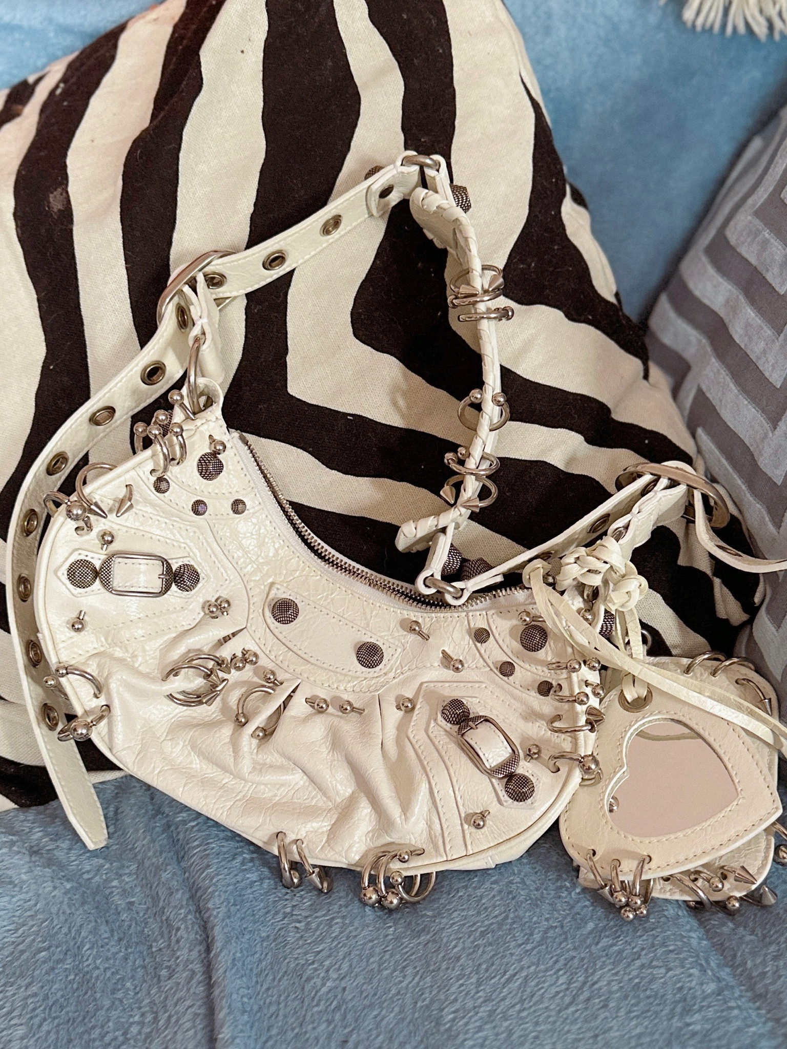 Sac bag balenciaga cagole piercing pierced blanc white marioncameleon Marion Cameleon #marioncameleon 

#LTKitbag #LTKstyletip #LTKFind