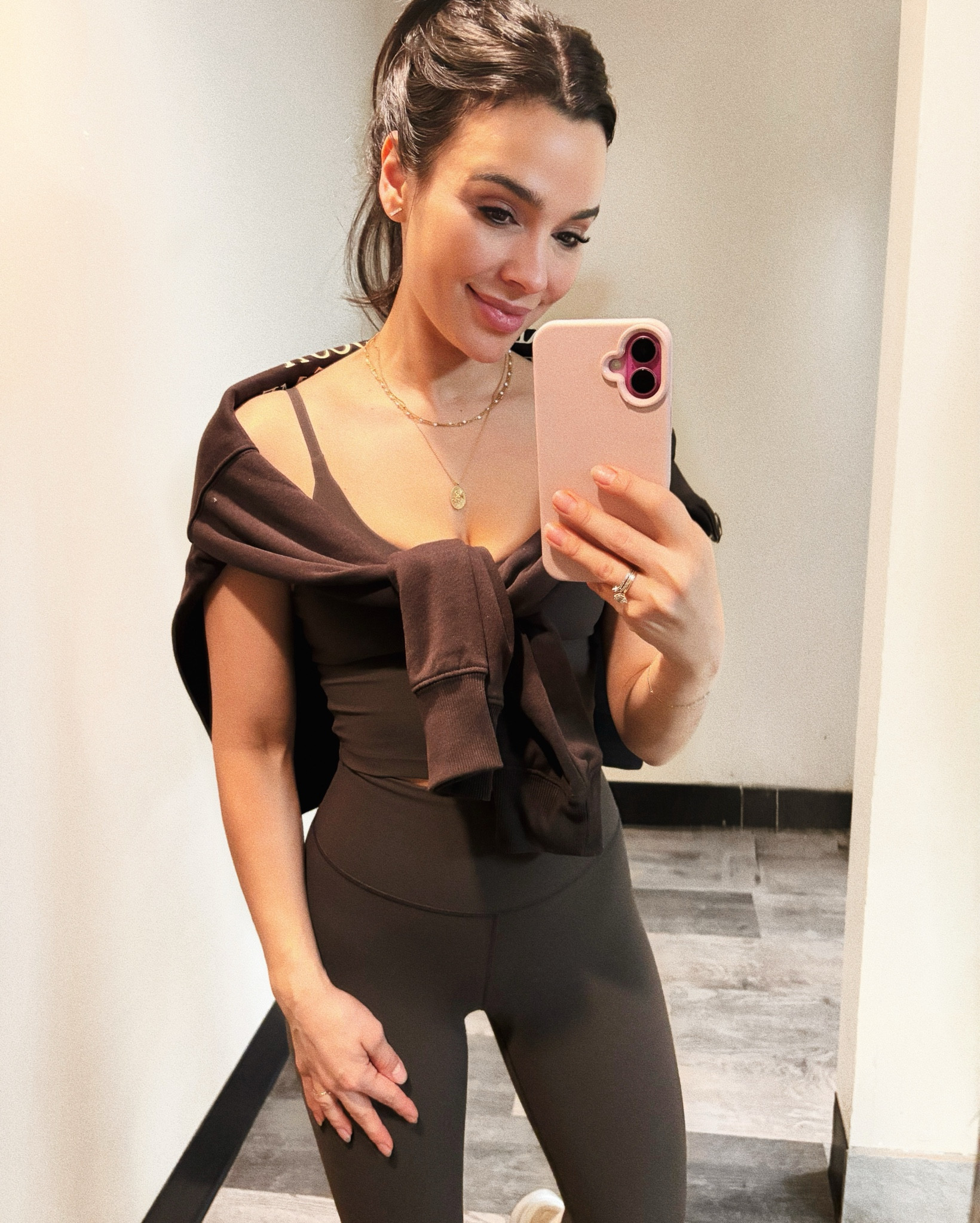 Looking for that perfect monochrome gym-fit? This reminds me of hot cocoa and my favorite raspberry cremes. 

I bet this look is not the brand you think it is… my absolutely favorite leggings for a snatched waist (a must after 3 pregnancies) and always spot-on with color trends. Comes in XS-XL petite- longs. 

Just comment GYM FIT below and I’ll send all the deets. #LTKGymFits


#LTKfitnessgoals #LTKmomlife #LTKActive