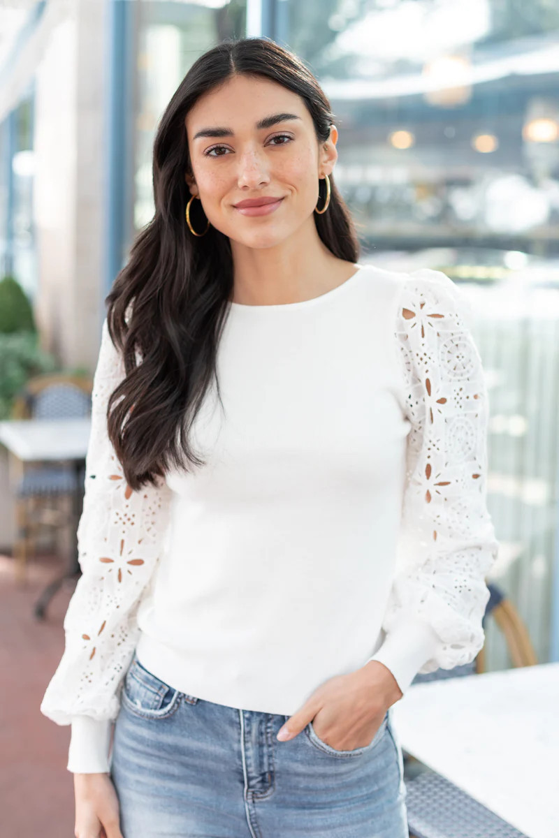 Finley Top- White | Avara