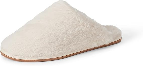 Amazon Essentials Women's Fuzzy Plush Slippers | Amazon (US)