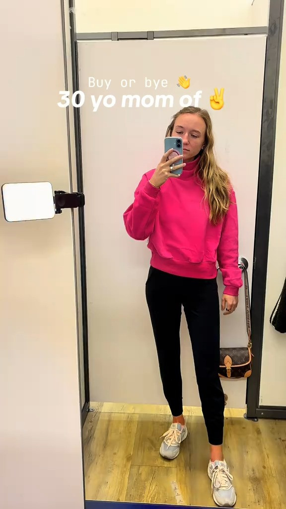 Old Navy has some awesome transition pieces for moms on the go this season 

 