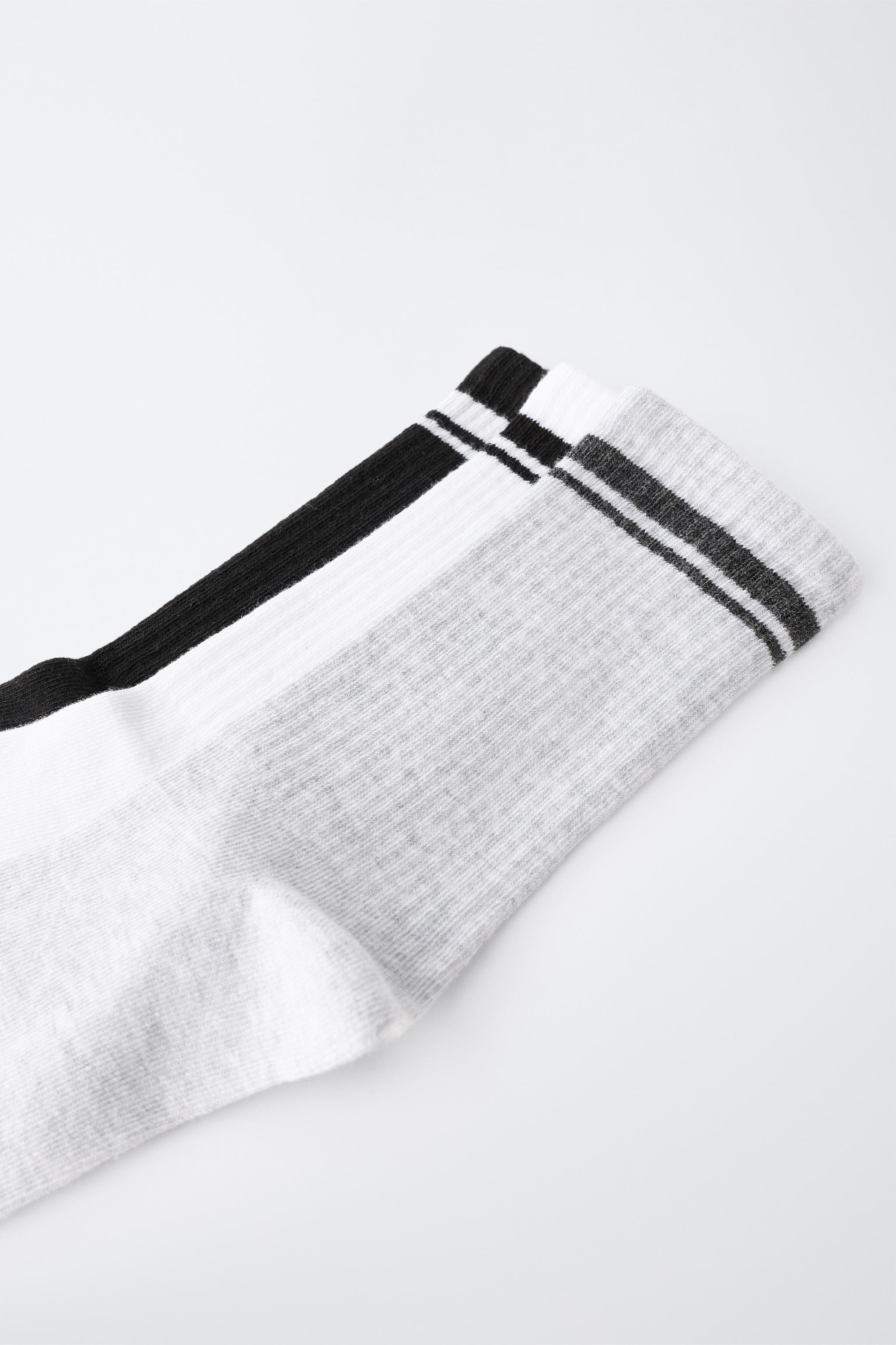 Pack of three mid-calf socks. Featuring a sporty striped pattern. | Zara US