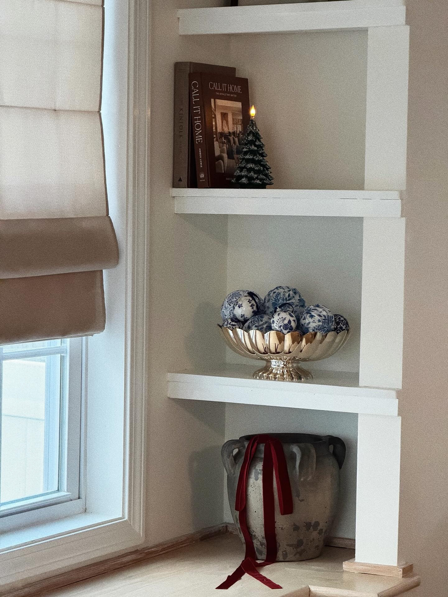 something red, something blue, something thrifted… something new! ✨

chinoiserie + pops of red? a match made in holiday heaven 🤝♥️ follow along for cozy holiday inspo 
.
.
.
.


#LTKHoliday #LTKFindsUnder50 #LTKHome