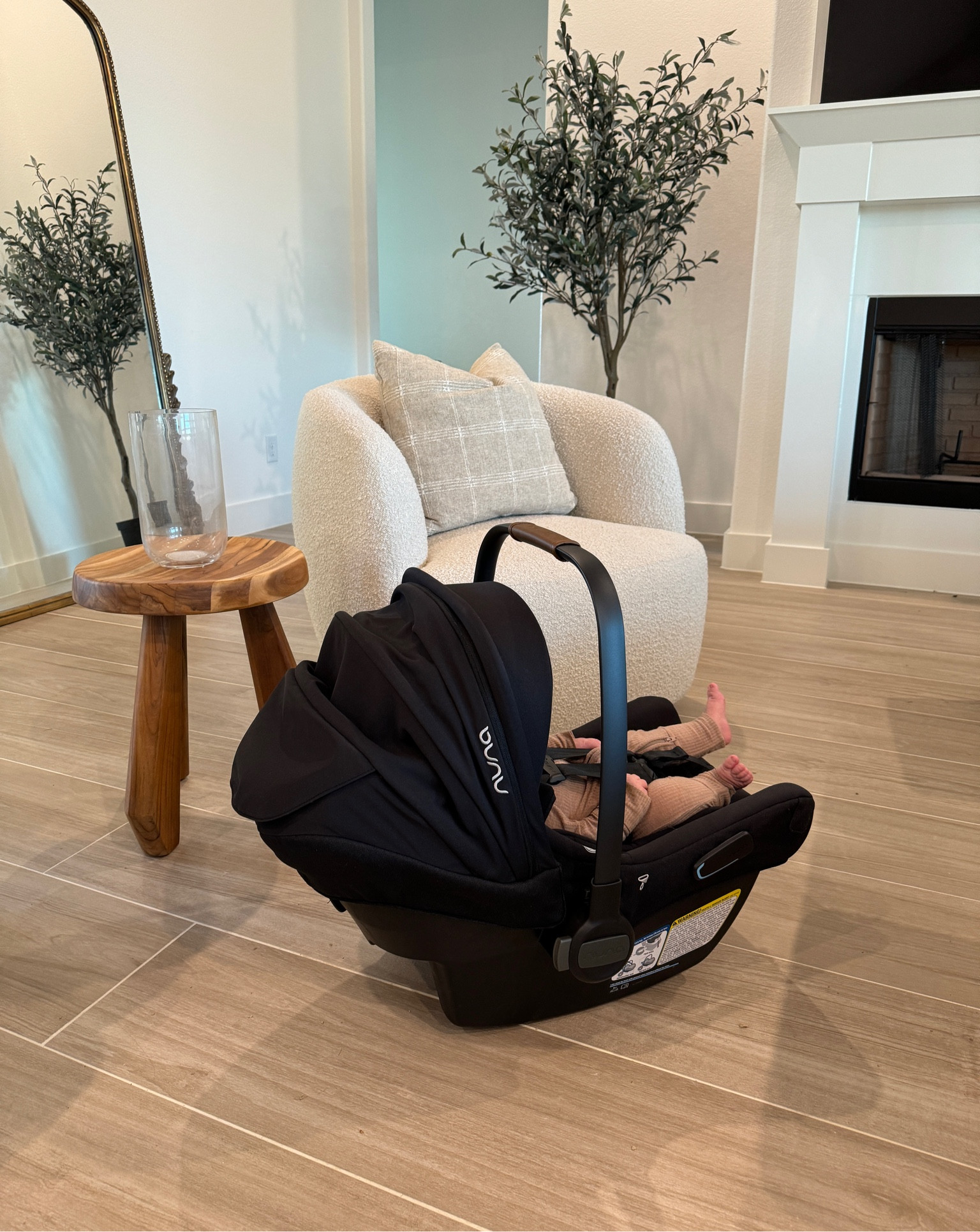 already loving the new Nuna PIPA aire rx #ad I wish they made one for adults because it looks so comfy + chic🥹🖤
 @nuna_usa #myNuna #Nuna #PIPAairerx 