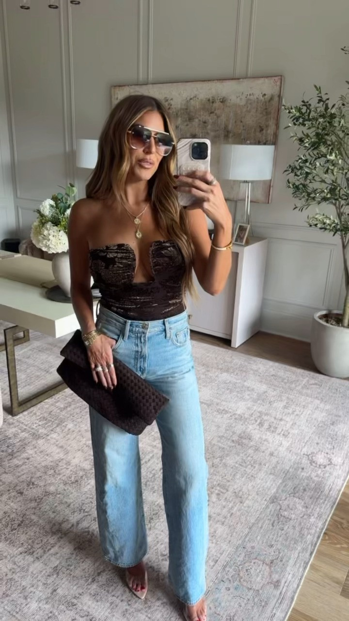 wearing a small top and 26 in denim!

use code hollie35 for 35% off! 

 