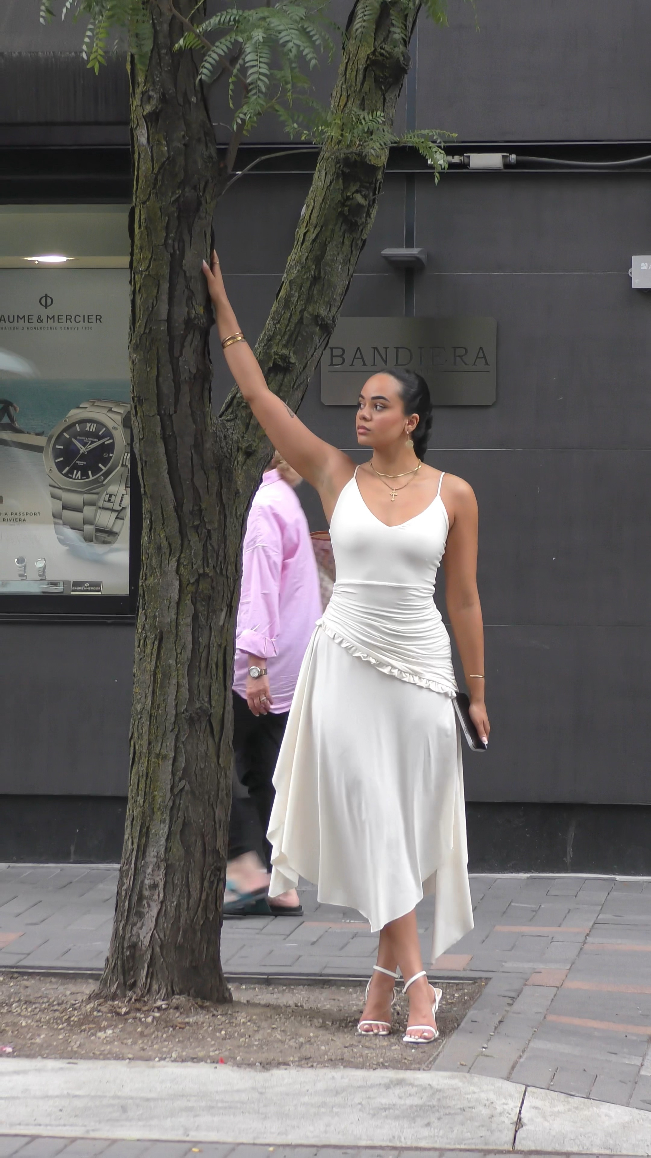 Size: Small

Code MESHKIAALIYA