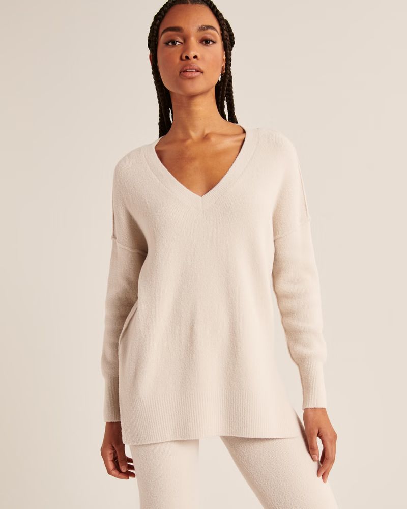 DreamLush Oversized Legging-Friendly V-Neck Sweater | Abercrombie & Fitch (US)