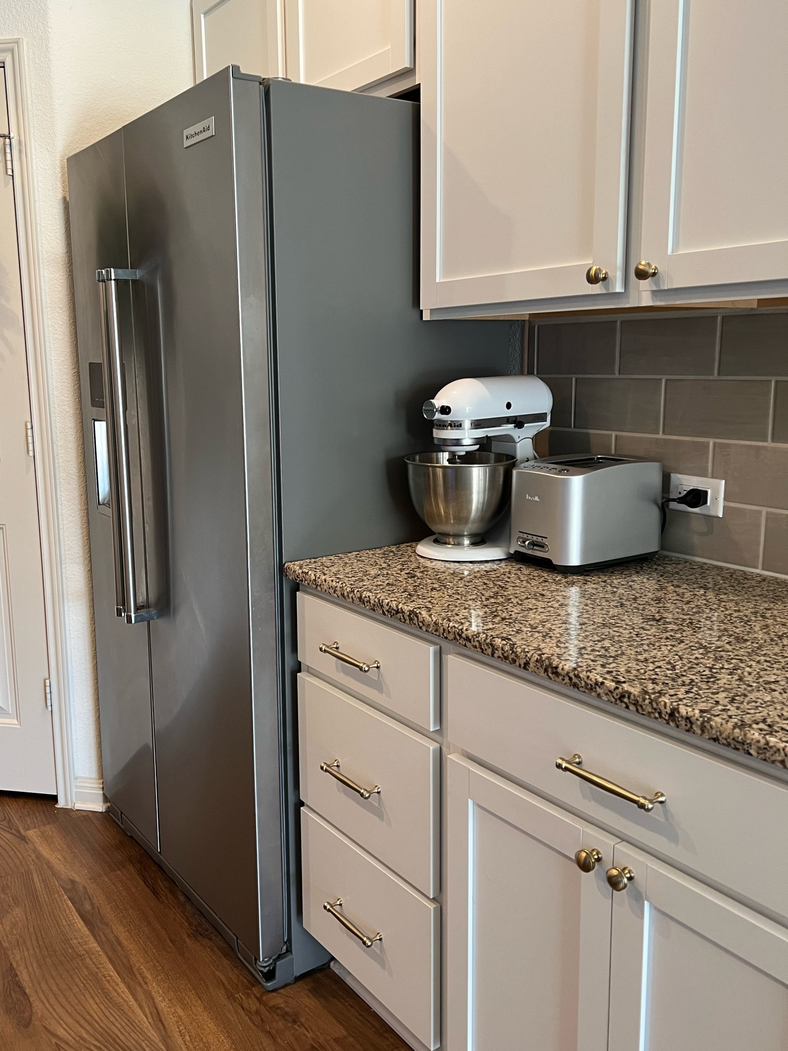 Kitchen Corner 

#crateandbarrel #wayfair #kitchencabinet #kitchenaidmixer #cabinethardware #cabinetpull #toaster #chandelier #kitchen #cabinethandles #drawerpulls

#LTKstyletip #LTKhome #LTKunder100