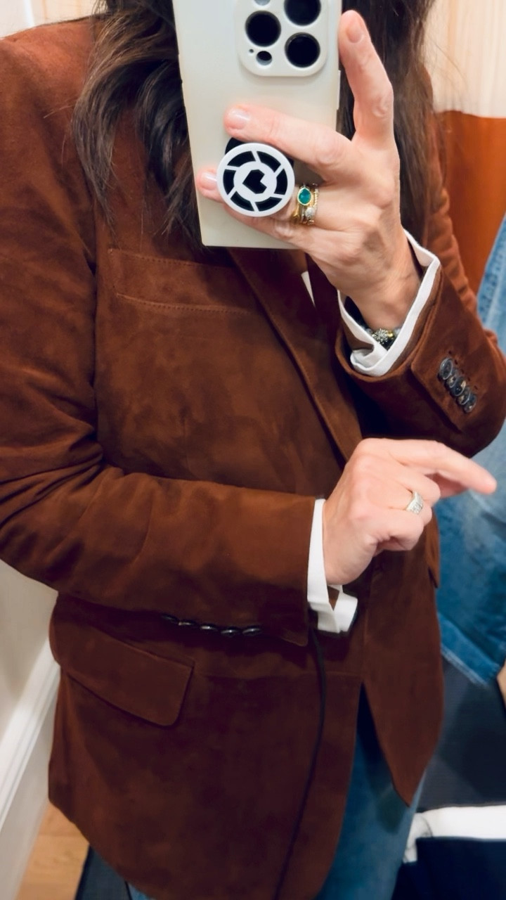 Scrumptious suede blazer❤️ perfect gorgeous fit and quality! Wearing size 4 
So on trend but also it’s a classic piece that you’ll enjoy forever!! 


#LTKStyleTip #LTKTravel #LTKWorkwear