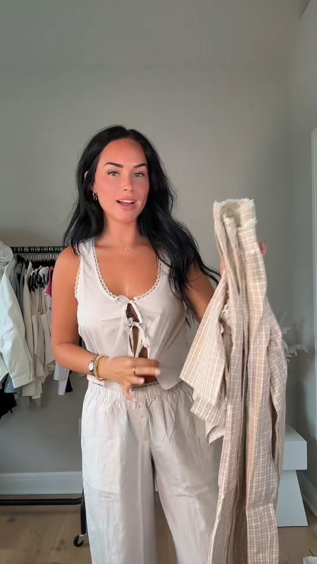 Cute summer pjs 🌜

I will have them 🔗 on my LTK in the AE/AERIE section!

My sizing 5’7, 145lbs, 32dd
I’m wearing size smalls 

#LTKFindsUnder100 #LTKSaleAlert #LTKSummerEdit