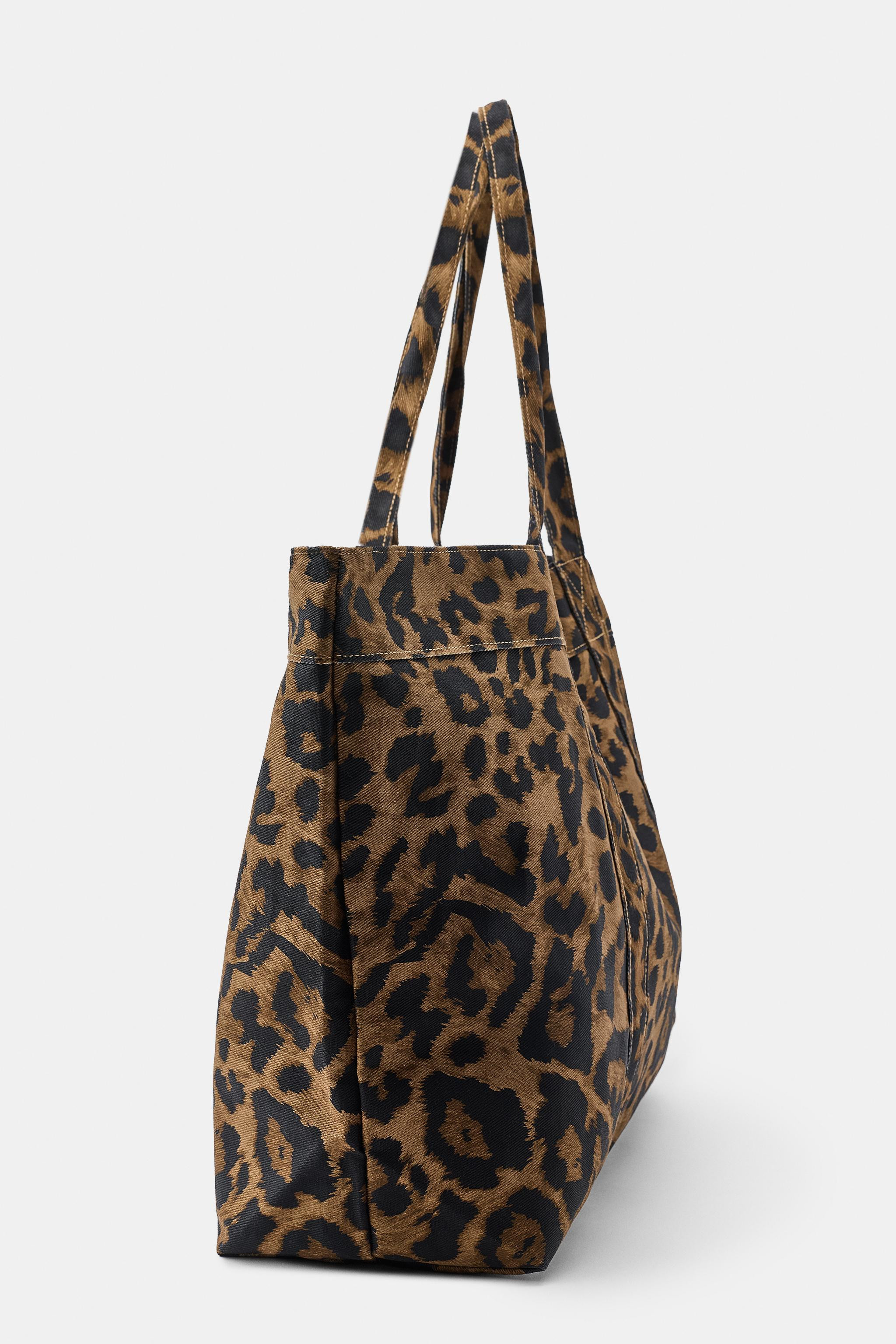 Printed maxi bag with the main fabric made of 100% cotton yarn. Shoulder straps. Inner lining in ... | Zara UK