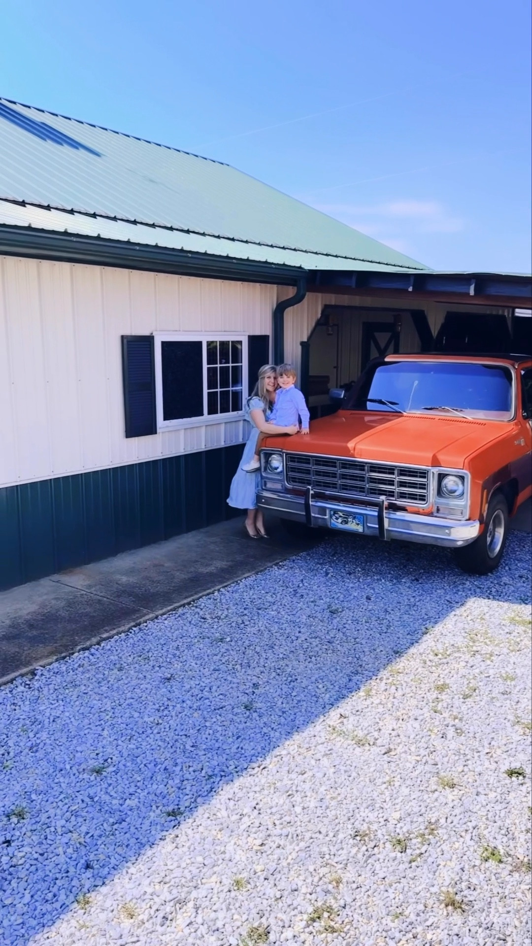 S U N D A Y ☀️ drives to church & sweetness on the farm 🛻🌳