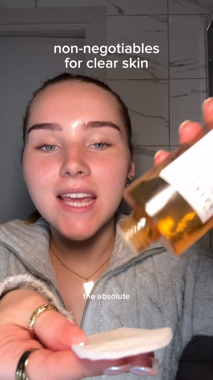 clear skin essentials ad!!🤯

products:
@skin1004official :
🤎toning toner
🤎centella ampoule
🤎centella probio cica glow sun ampoule

•

#skintok lifewithmils #skintok #skin1004 #skinbarrier #koreanskincare #acne #acneproneskin #clearskin