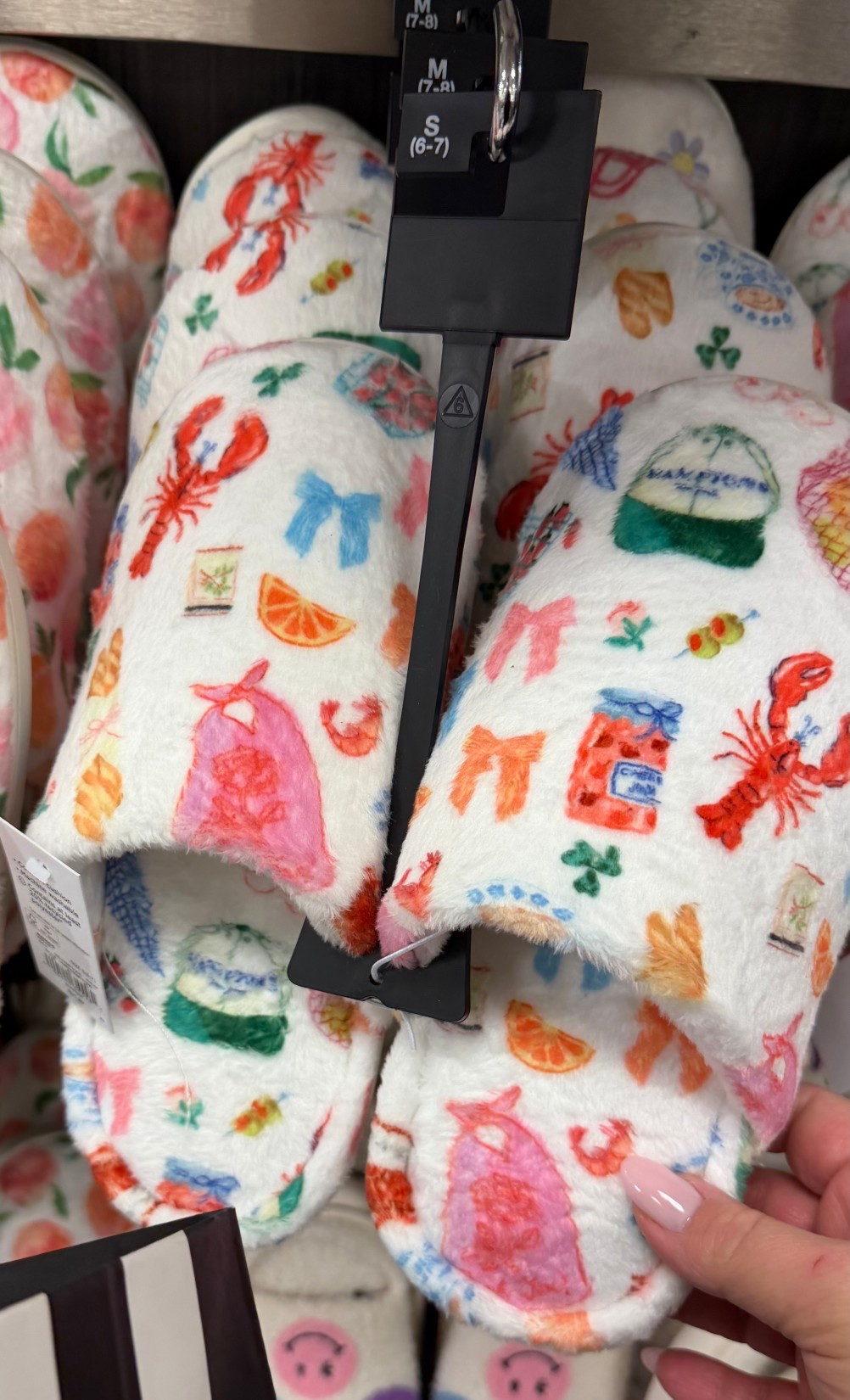 The perfect east coast summer slipper 🦞🎀🧢

#slippers #summerslippers #eastcoastsummer #hamptons