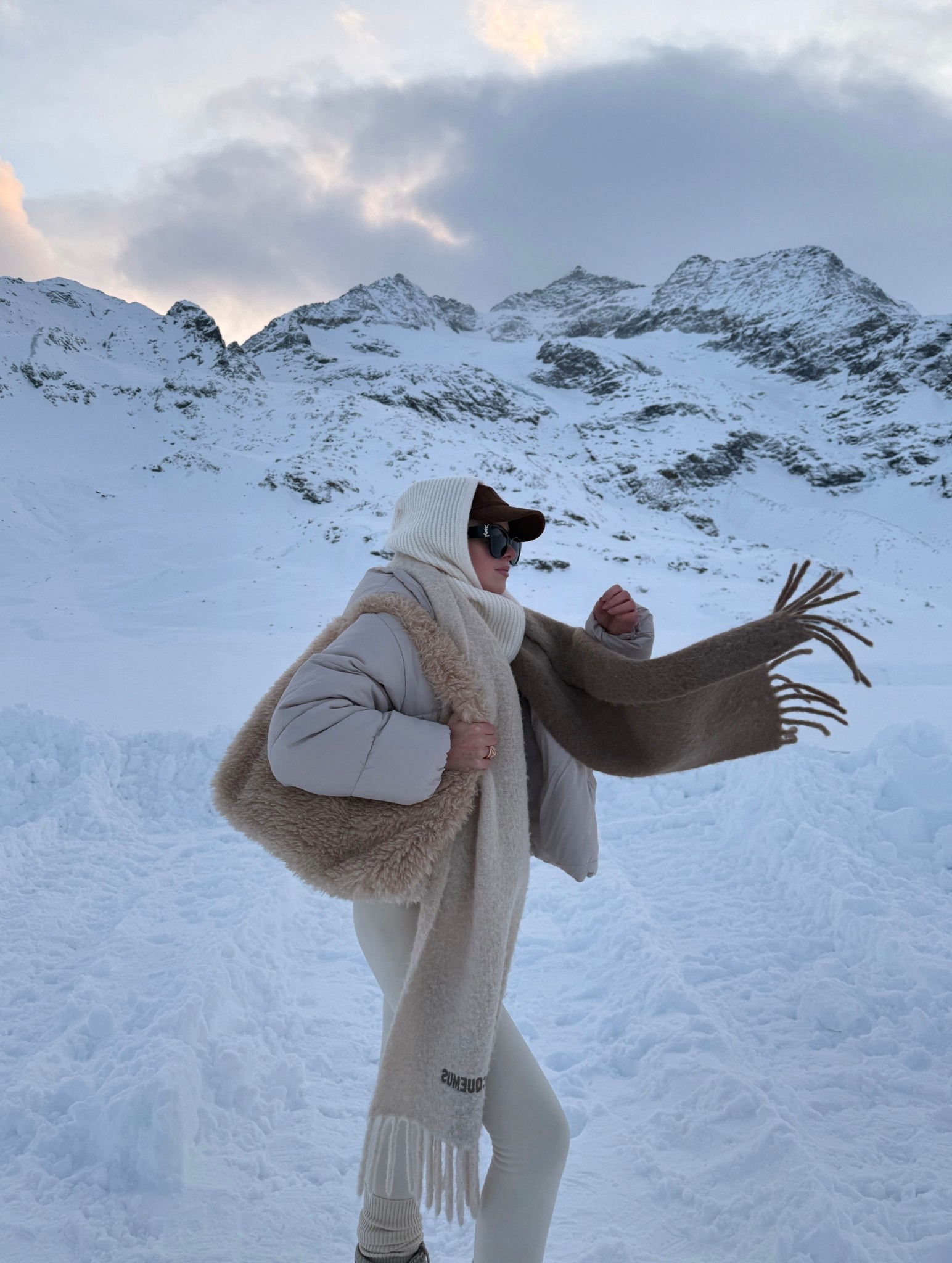 mountain girl ❄️

jacket, puffer jacket, winter look, mountain look, moon boot, Jacquemus, scarf, wool scarf, winter jacket, balaclava, faux fur, bag

#LTKbag #LTKwinter #LTKstyletip