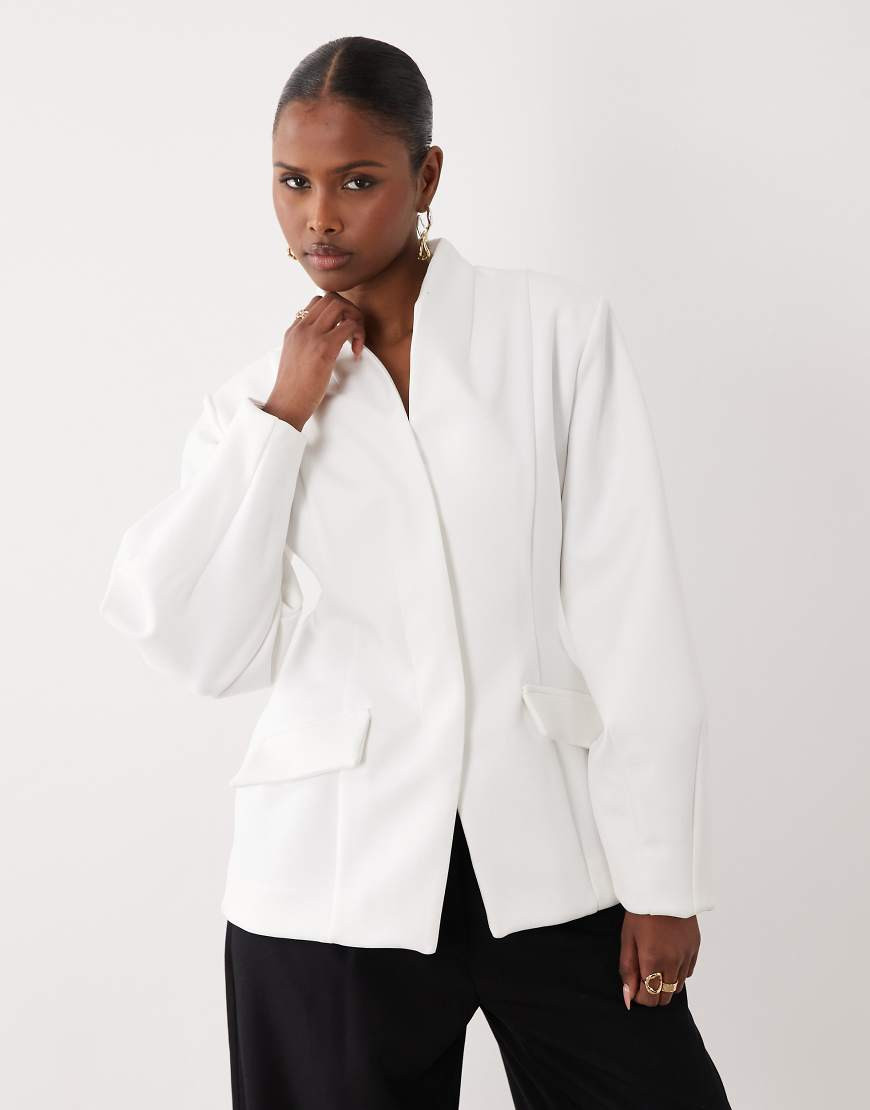ASOS LUXE – Blazer in Weiß mit betonter Taille | ASOS (Global)